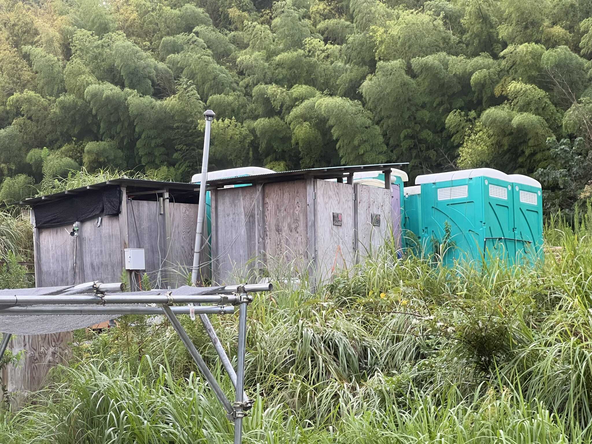 簡易トイレ、シャワー