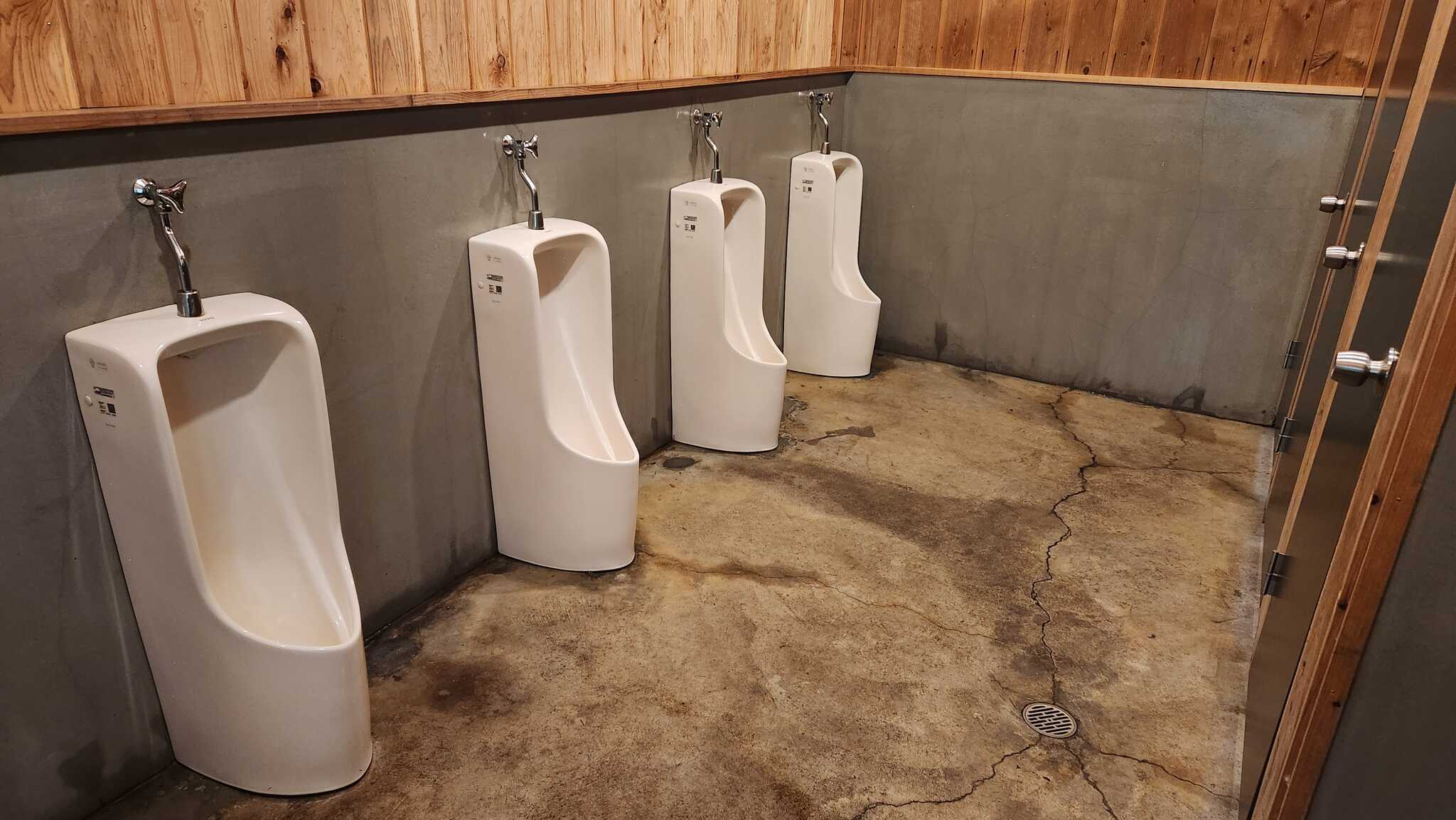 男性トイレ