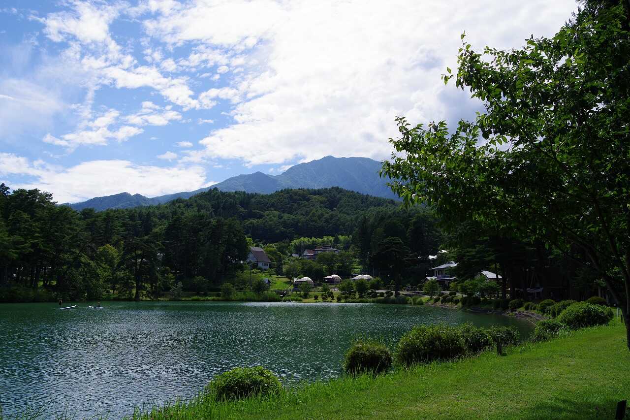 湖周辺の景色
