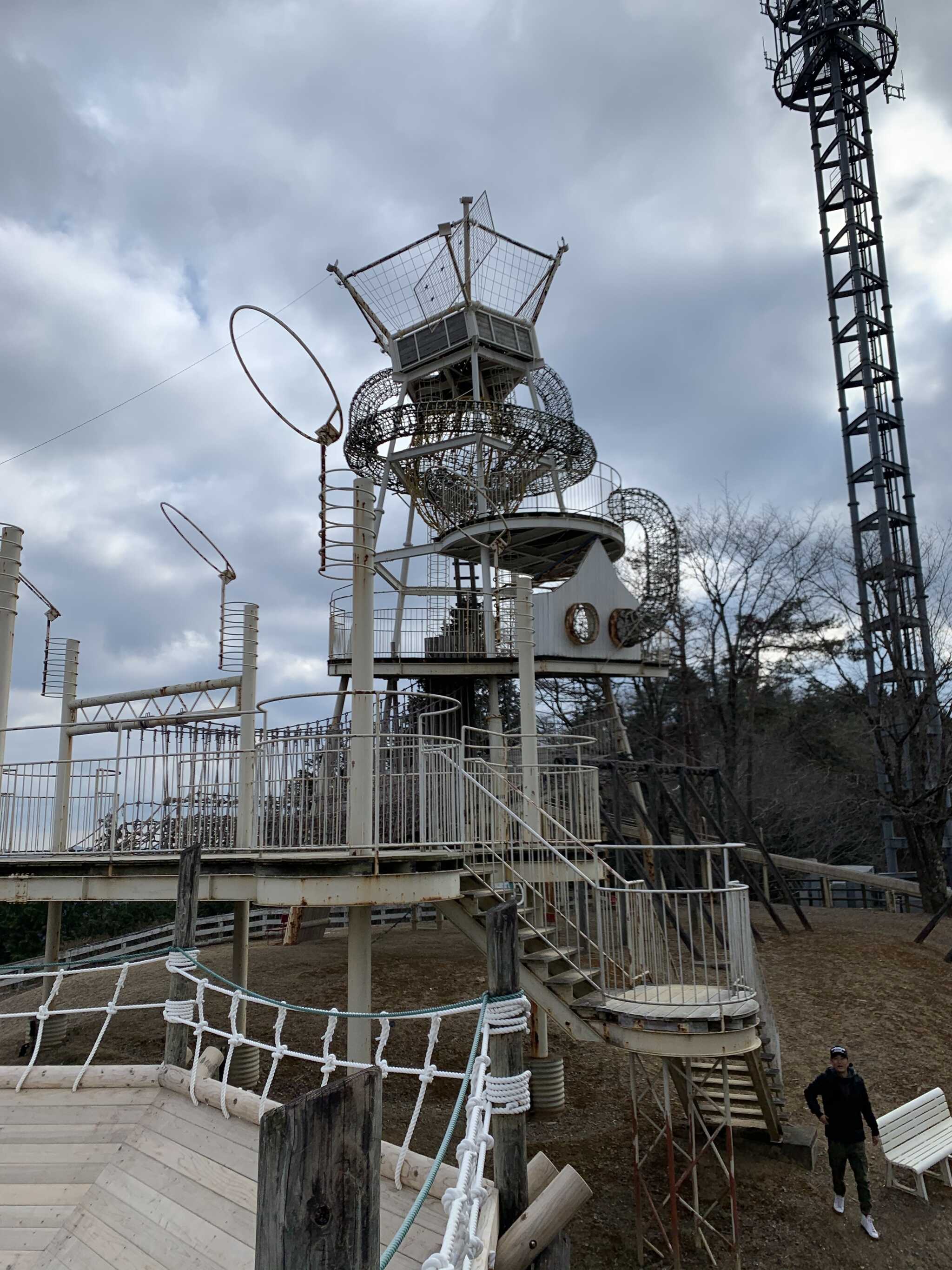 公園内のアスレチック