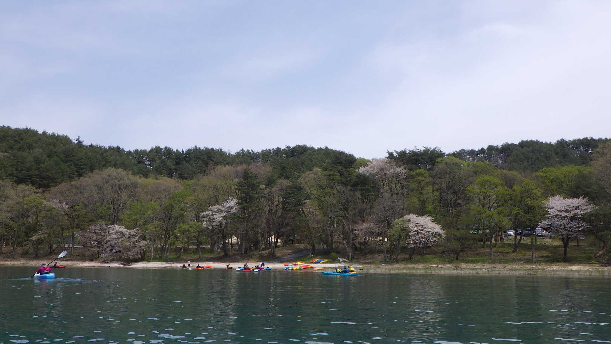 田沢湖浜に向かって