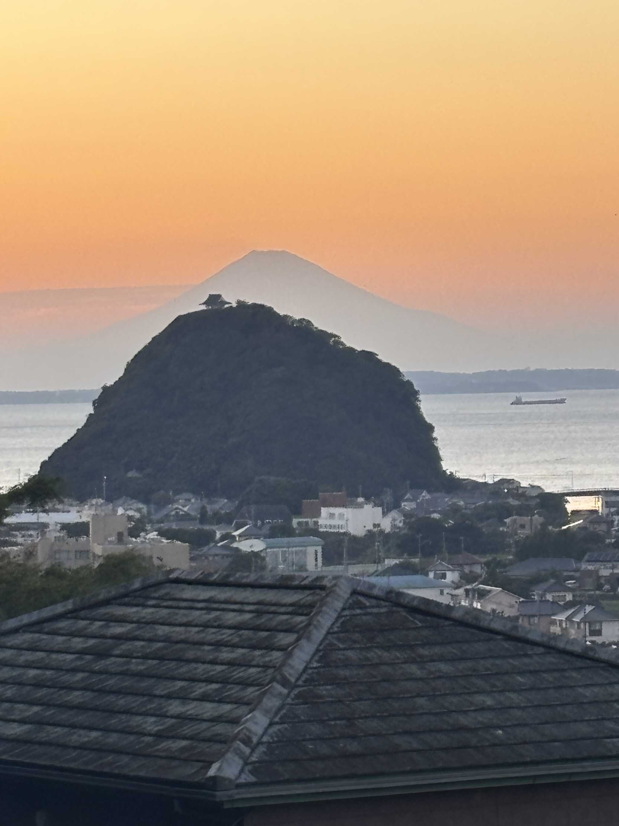 夕暮れ時の富士山