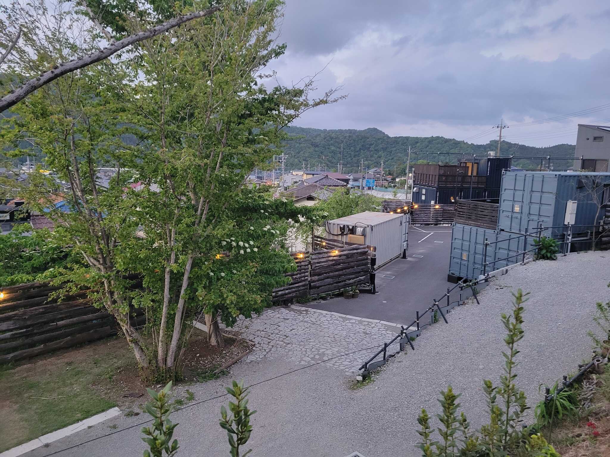 入口側