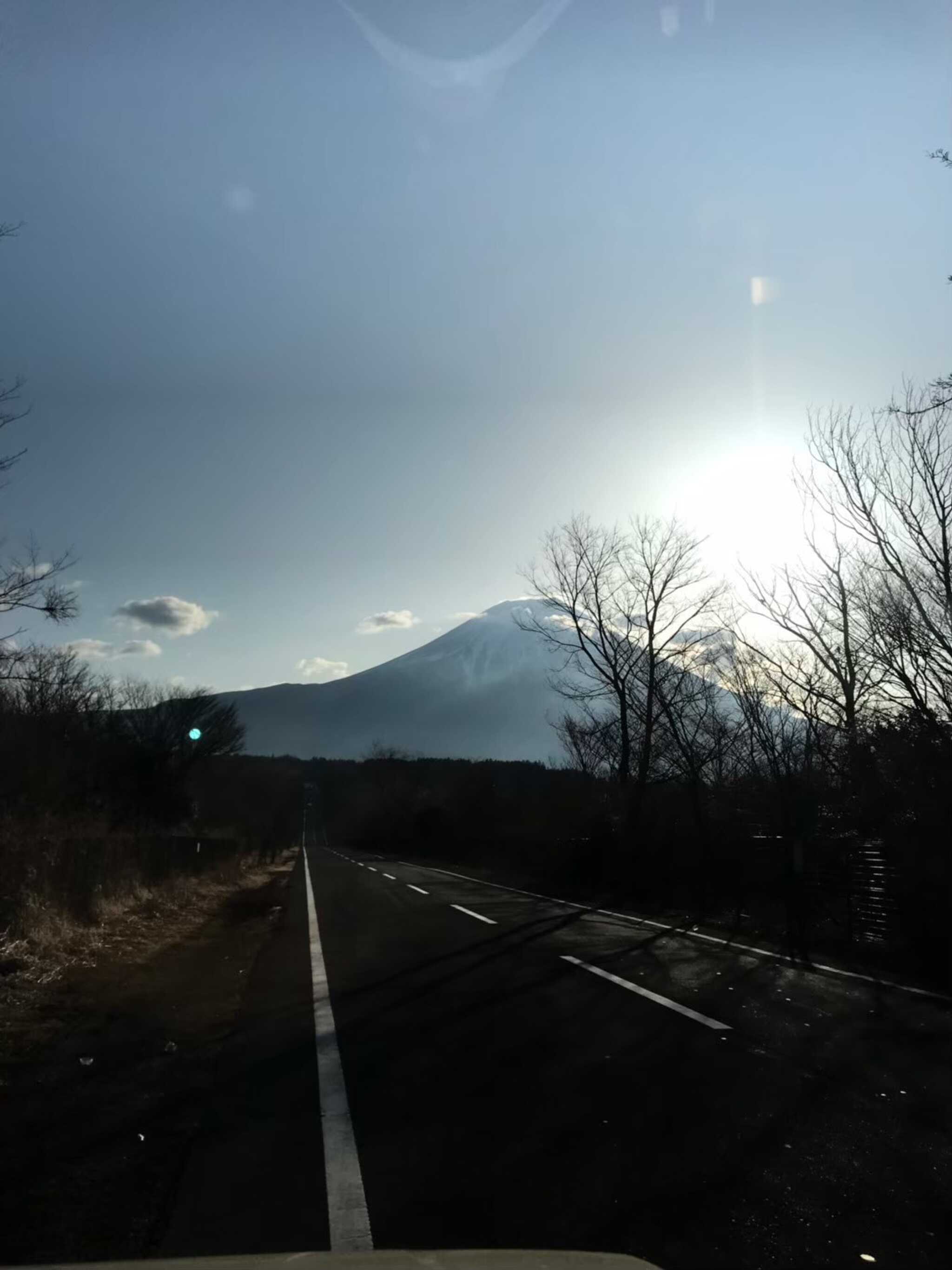 この道まっすぐでキャンプ場。