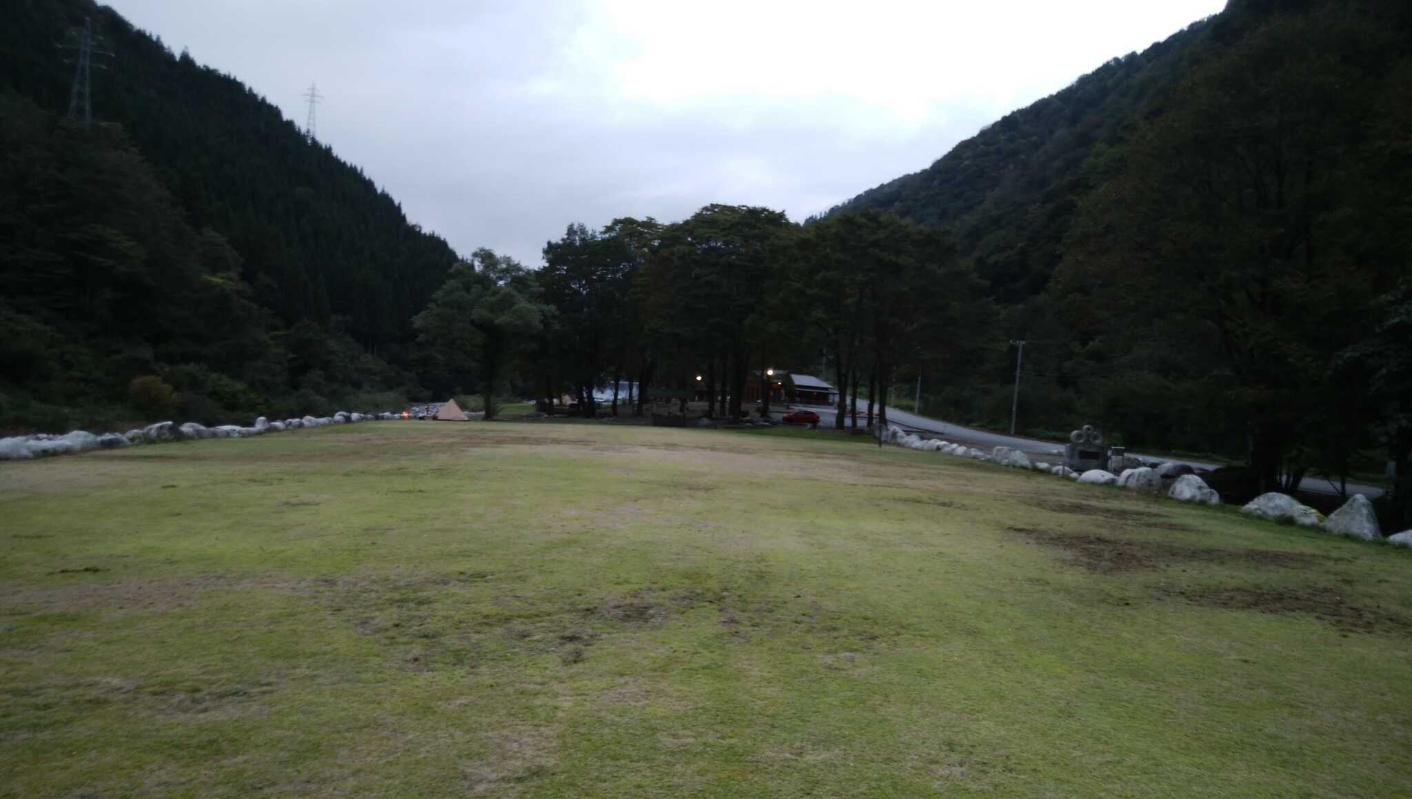 山に囲まれている。