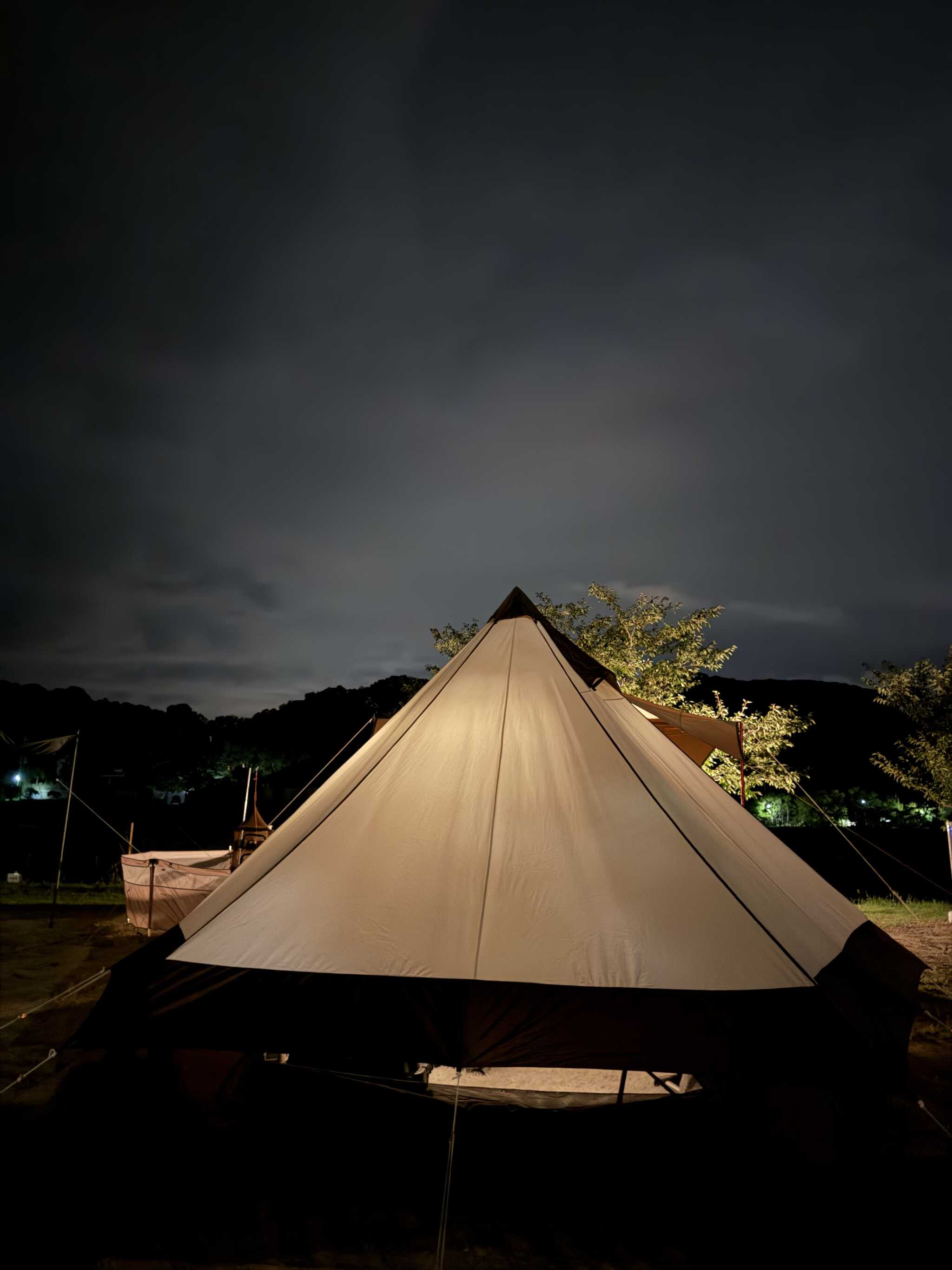 夜のテント