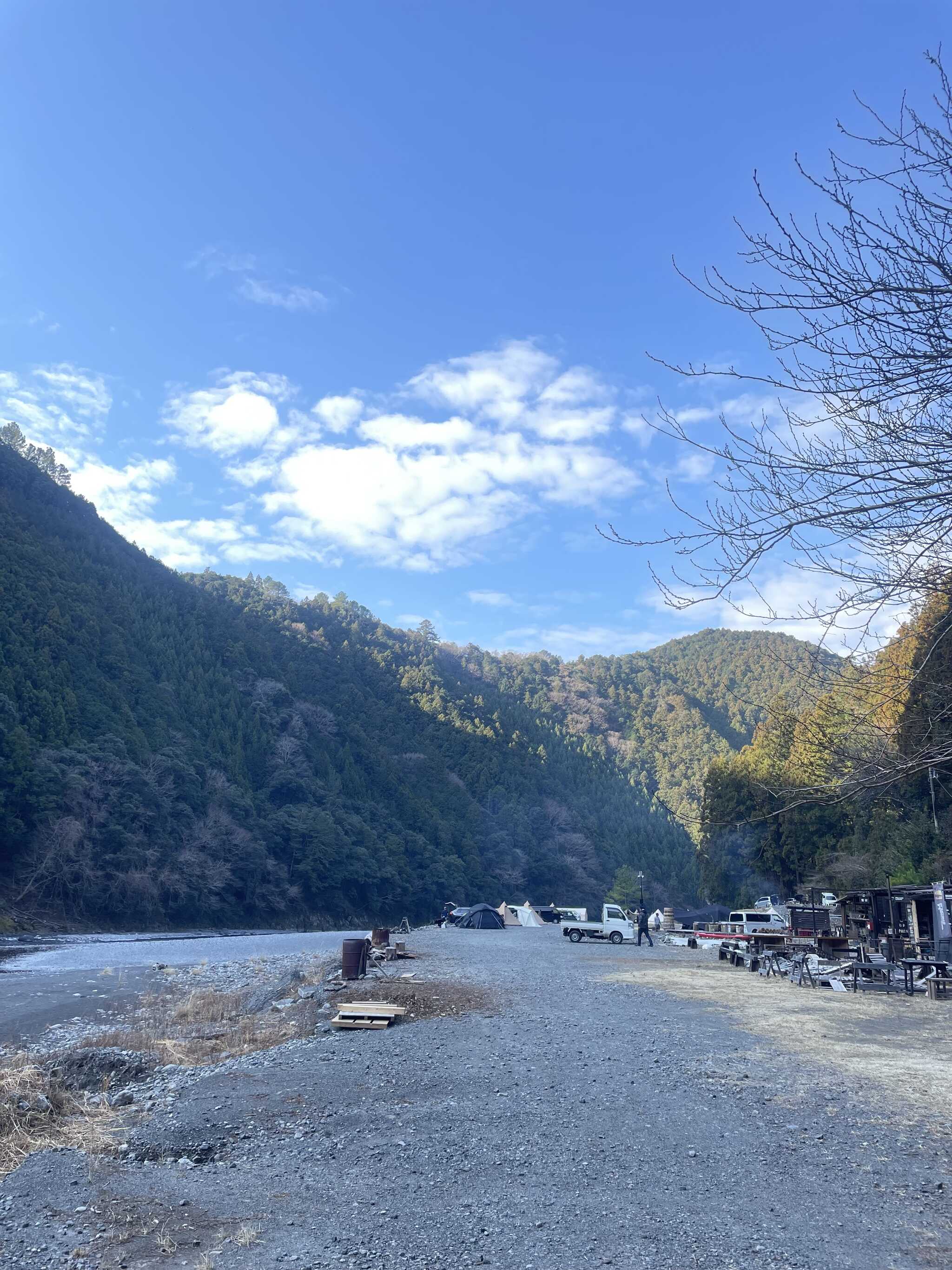川沿いのサイト
