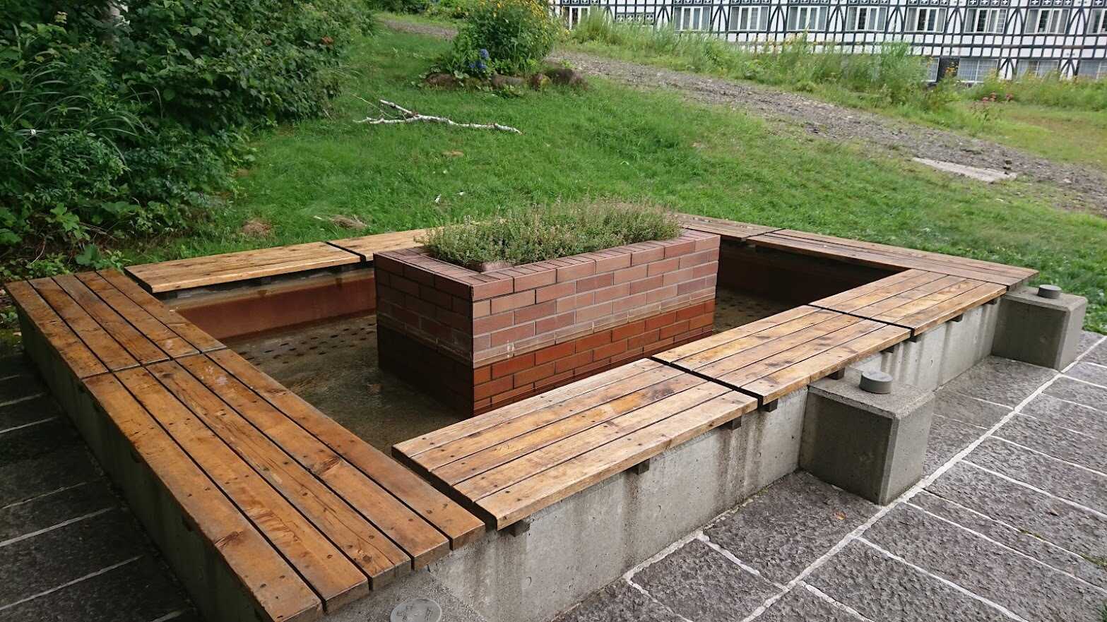 近くの足湯です