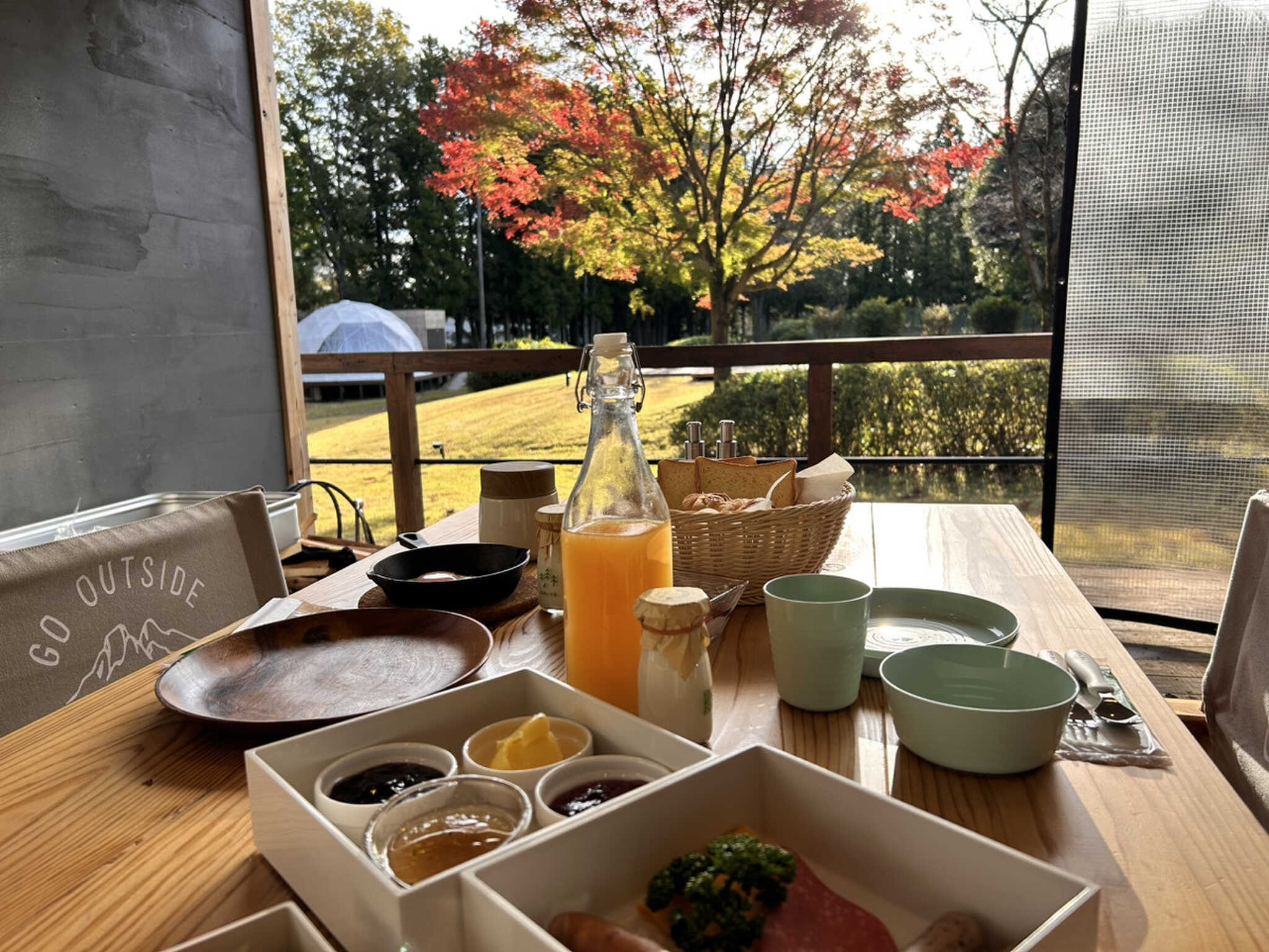 朝食を食べながら