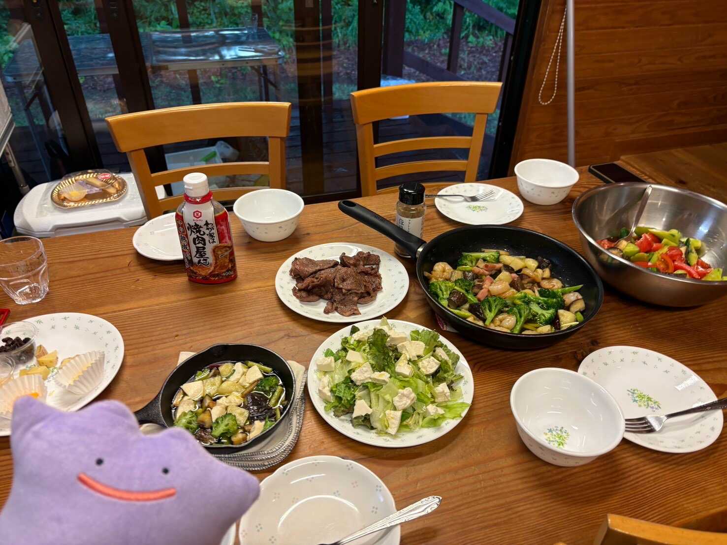 窓が大きく居心地の良いダイニングです。