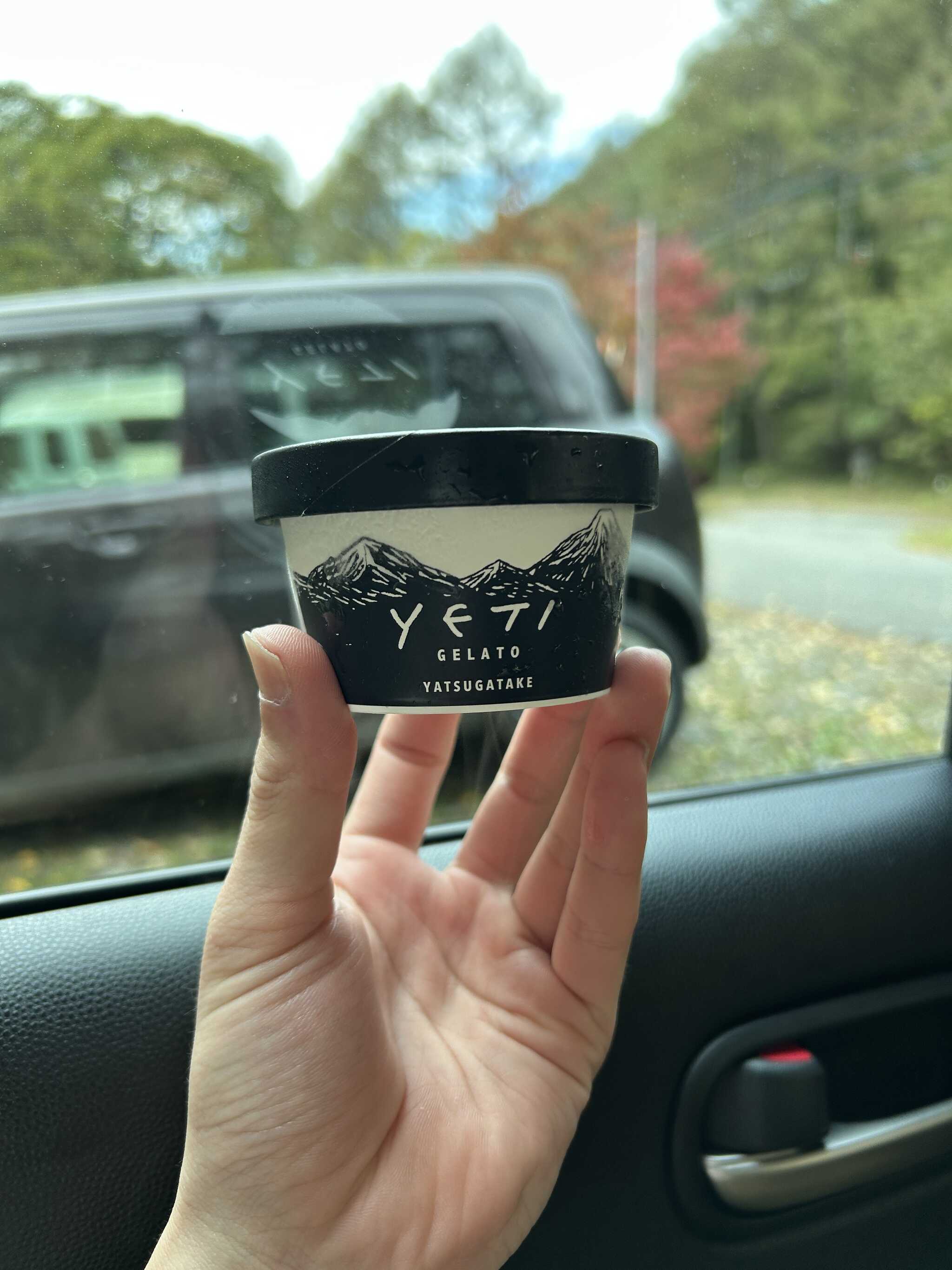 お風呂のとこで売ってたYETIのジェラート。めちゃくちゃうまい!