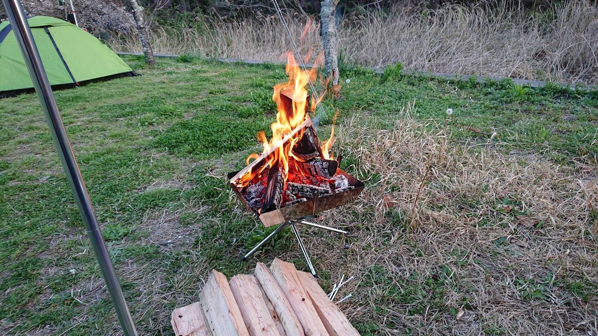 直火は禁止ですので、焚き火台等の準備を