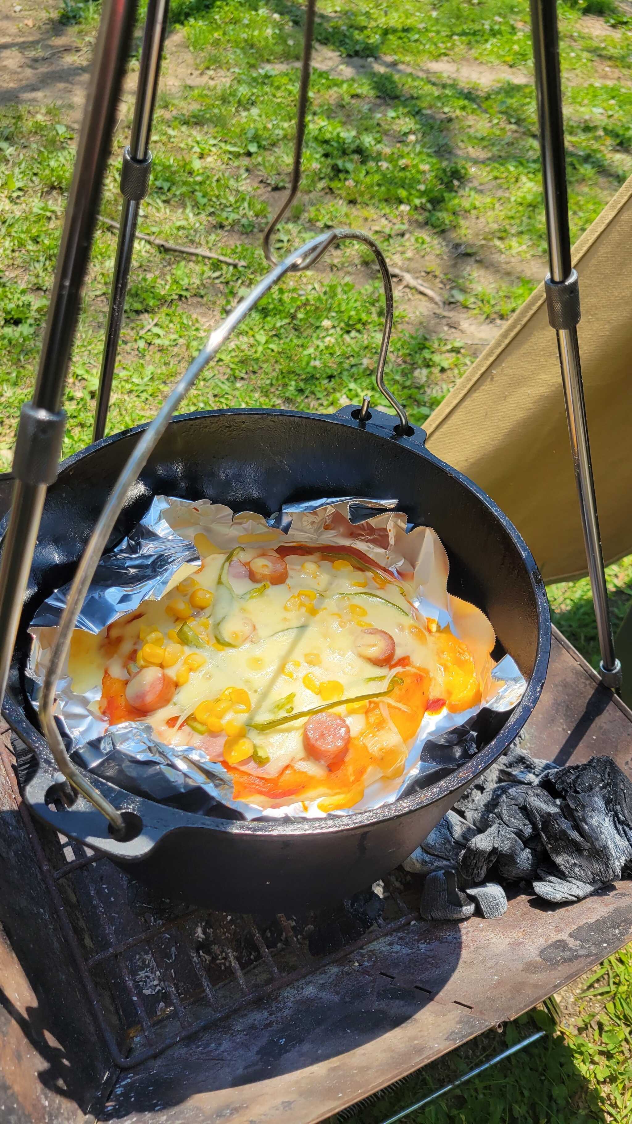 キャンプ飯飯その三 ピザ