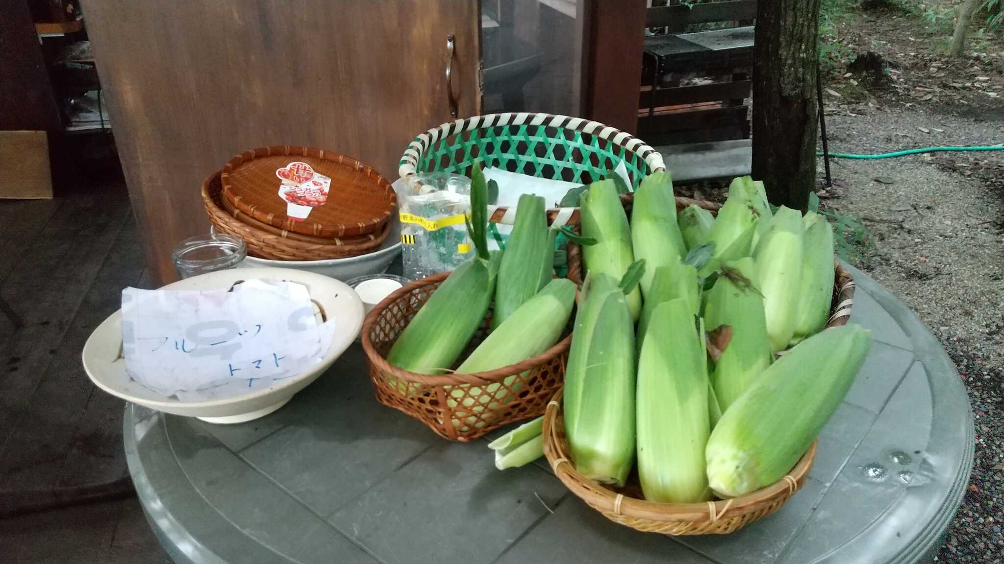 朝どれ野菜を販売しています。とても甘かったです。