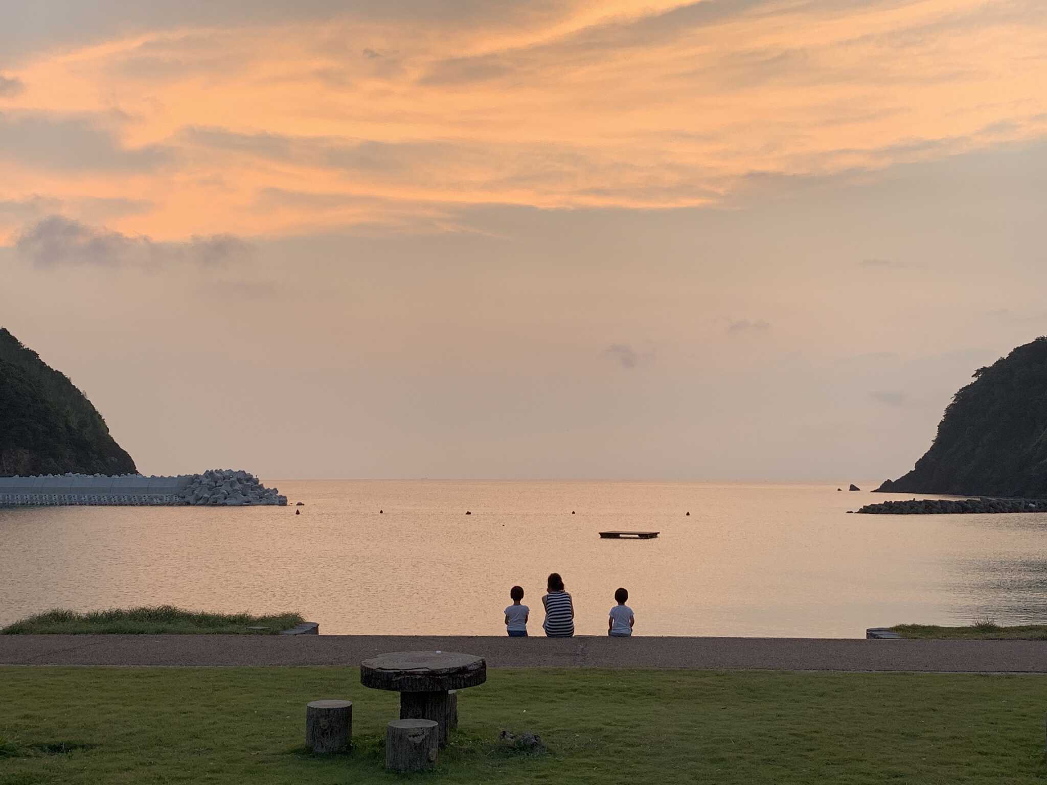夕暮れの海