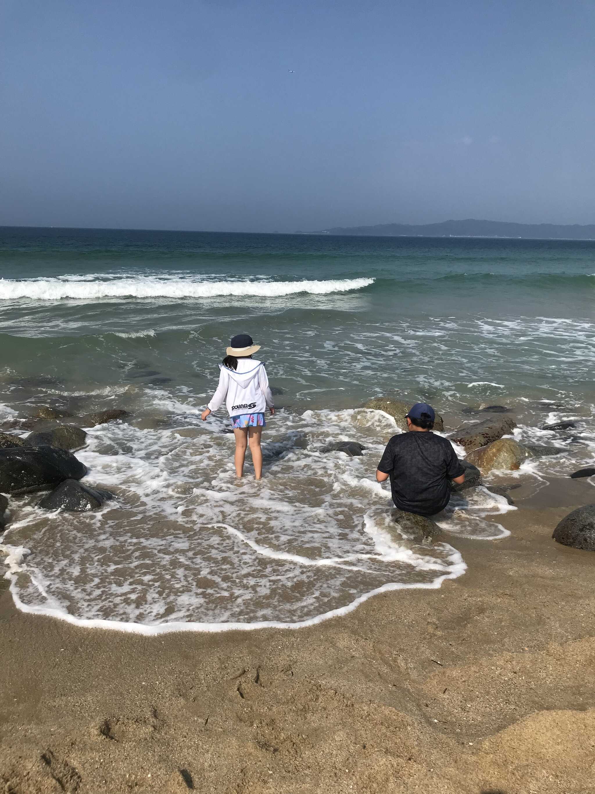 波がありましたが、砂浜で遊び大喜び。