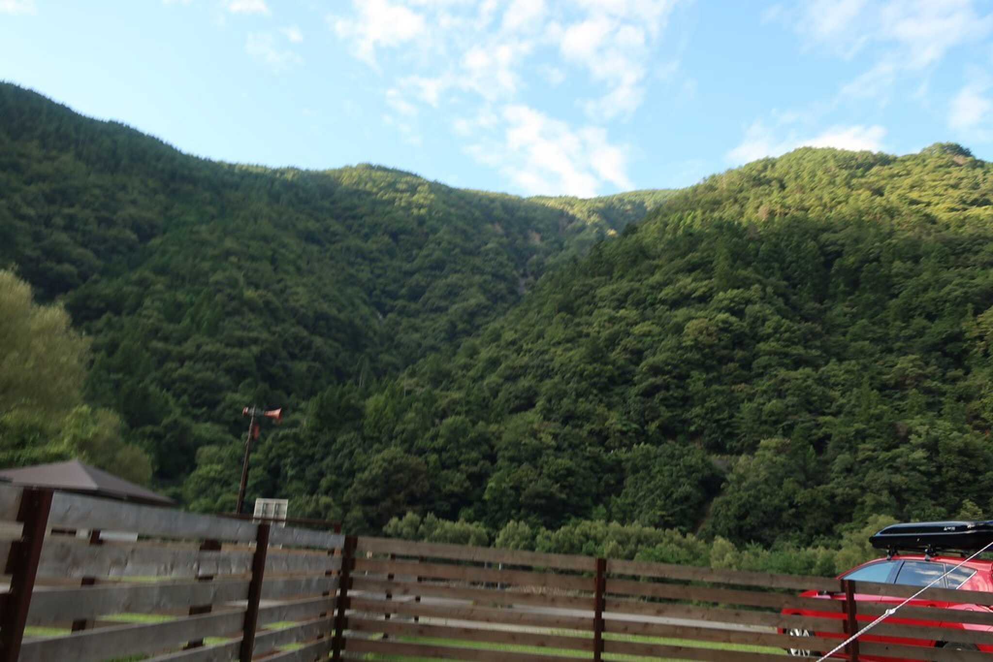 山に囲まれた静かな場所です