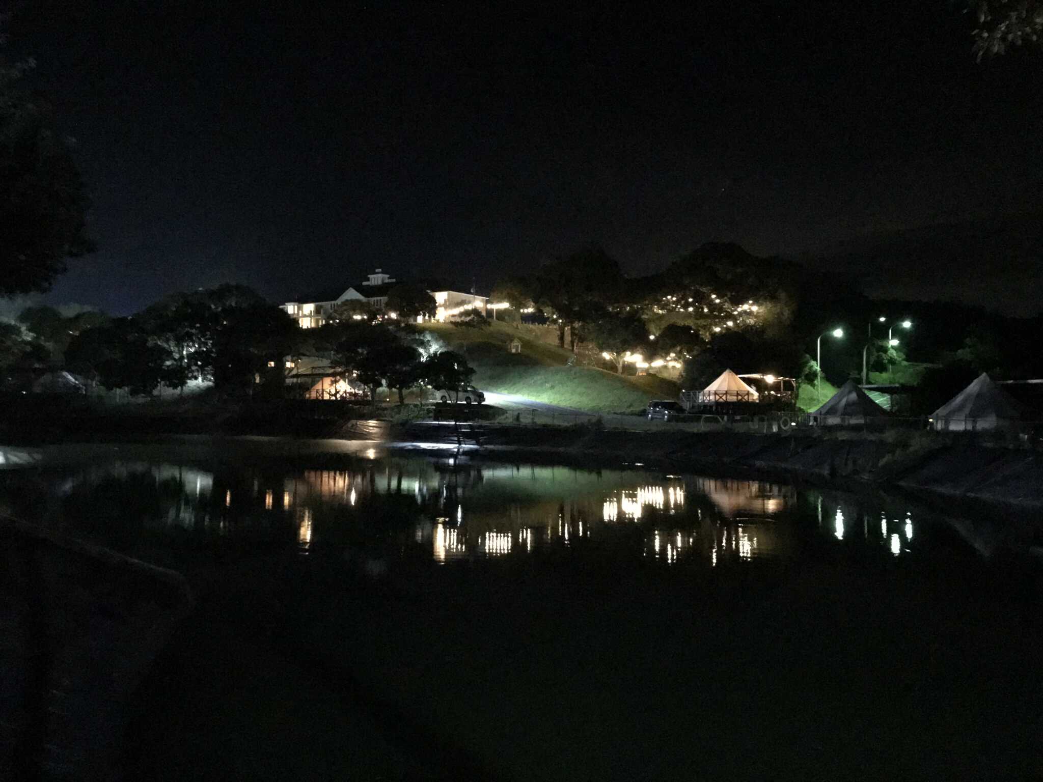 キャンプ場の夜景