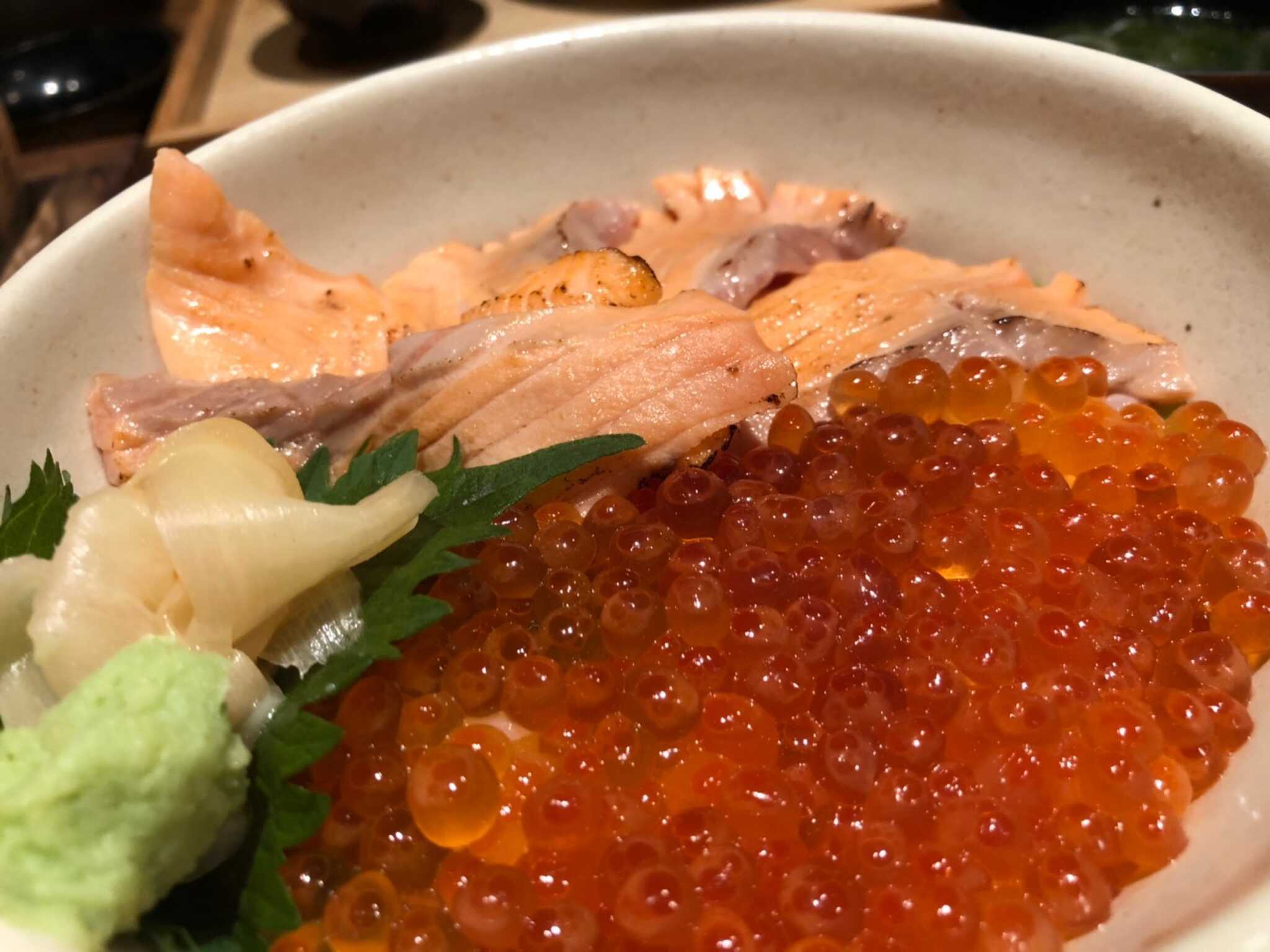 市場で海鮮丼うまかった!