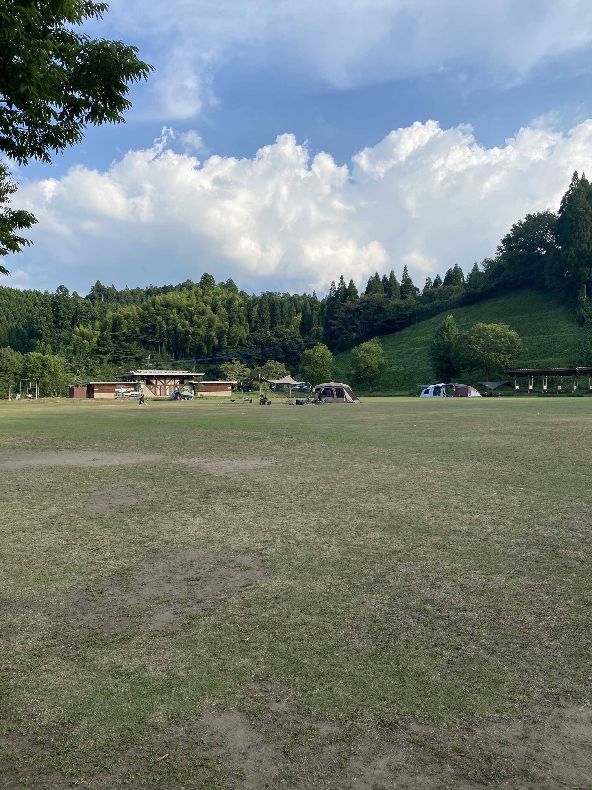 トイレと炊事場(奥)