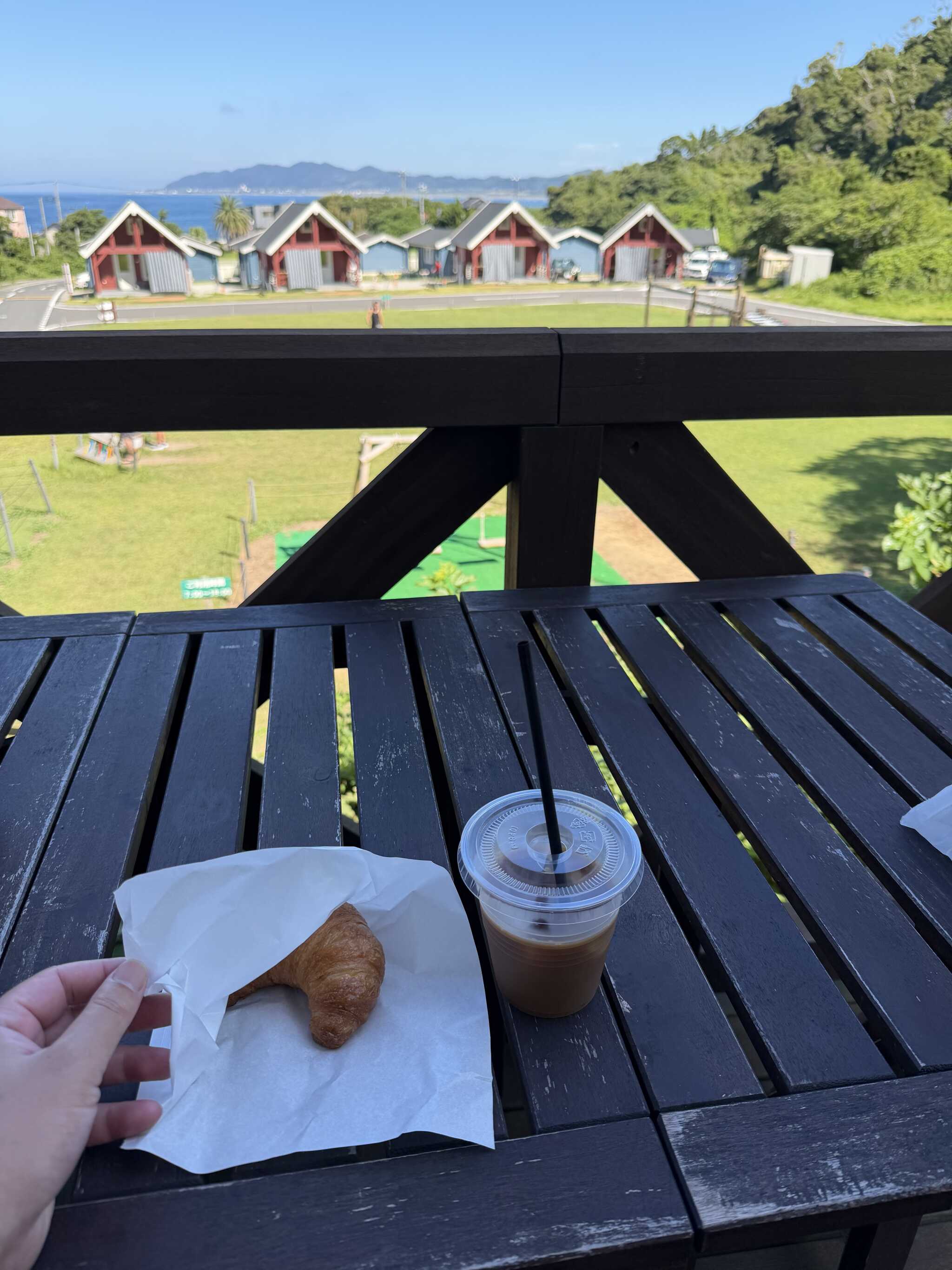 クロワッサンとコーヒーとても美味しい