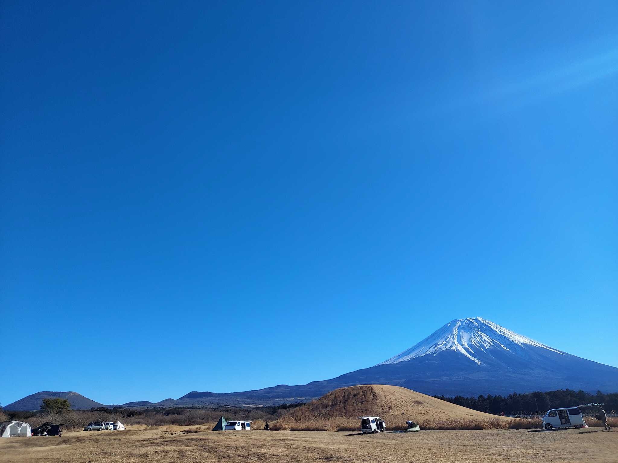 テント同士の間隔も離れている 目の前の富士山の視界が全く遮られない