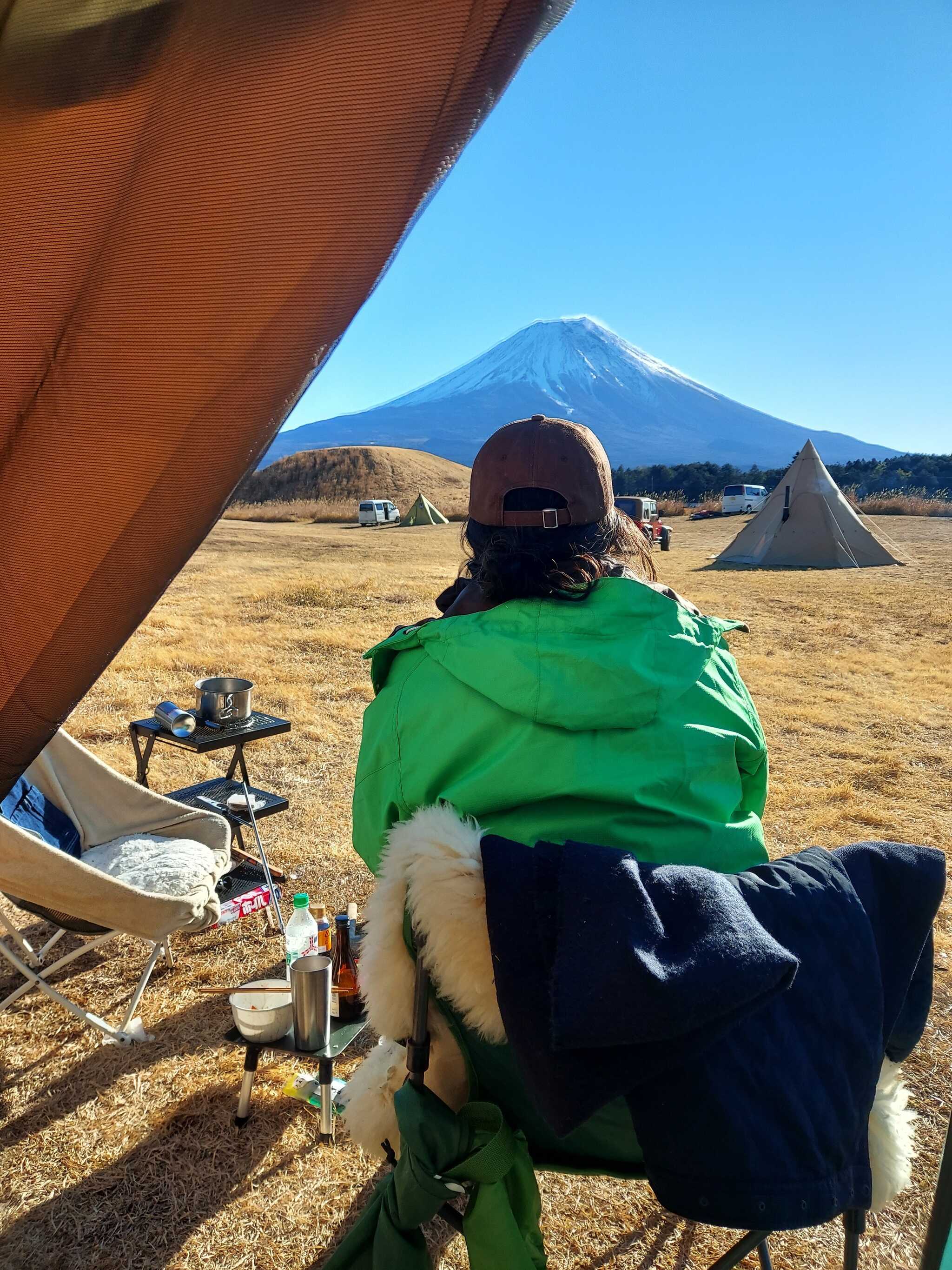 テントから見た富士山 夜間は-12度