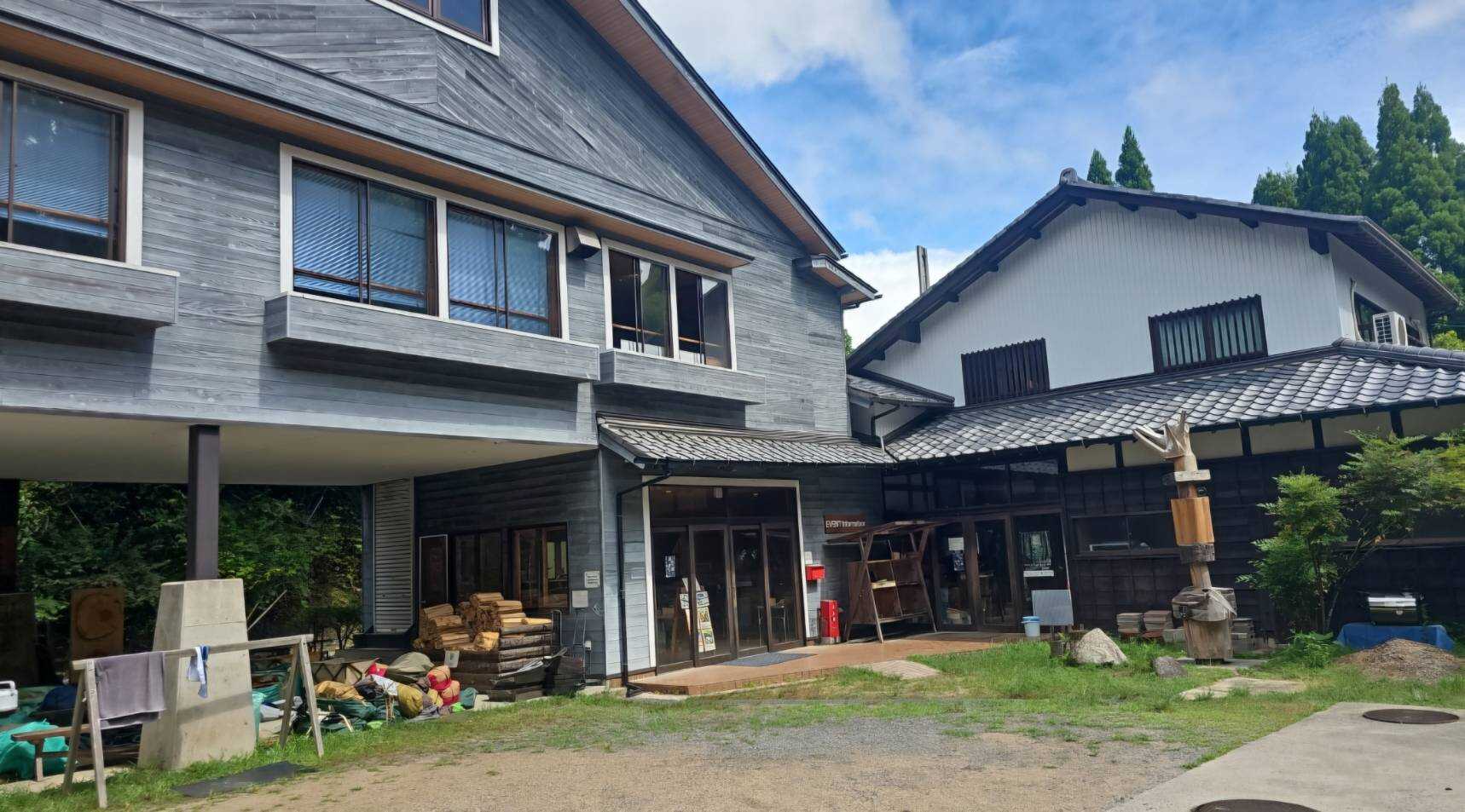 管理棟はお洒落できれいです。