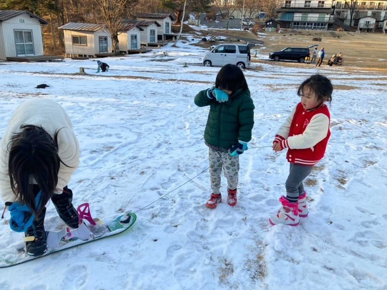 雪中キャンプで雪遊び