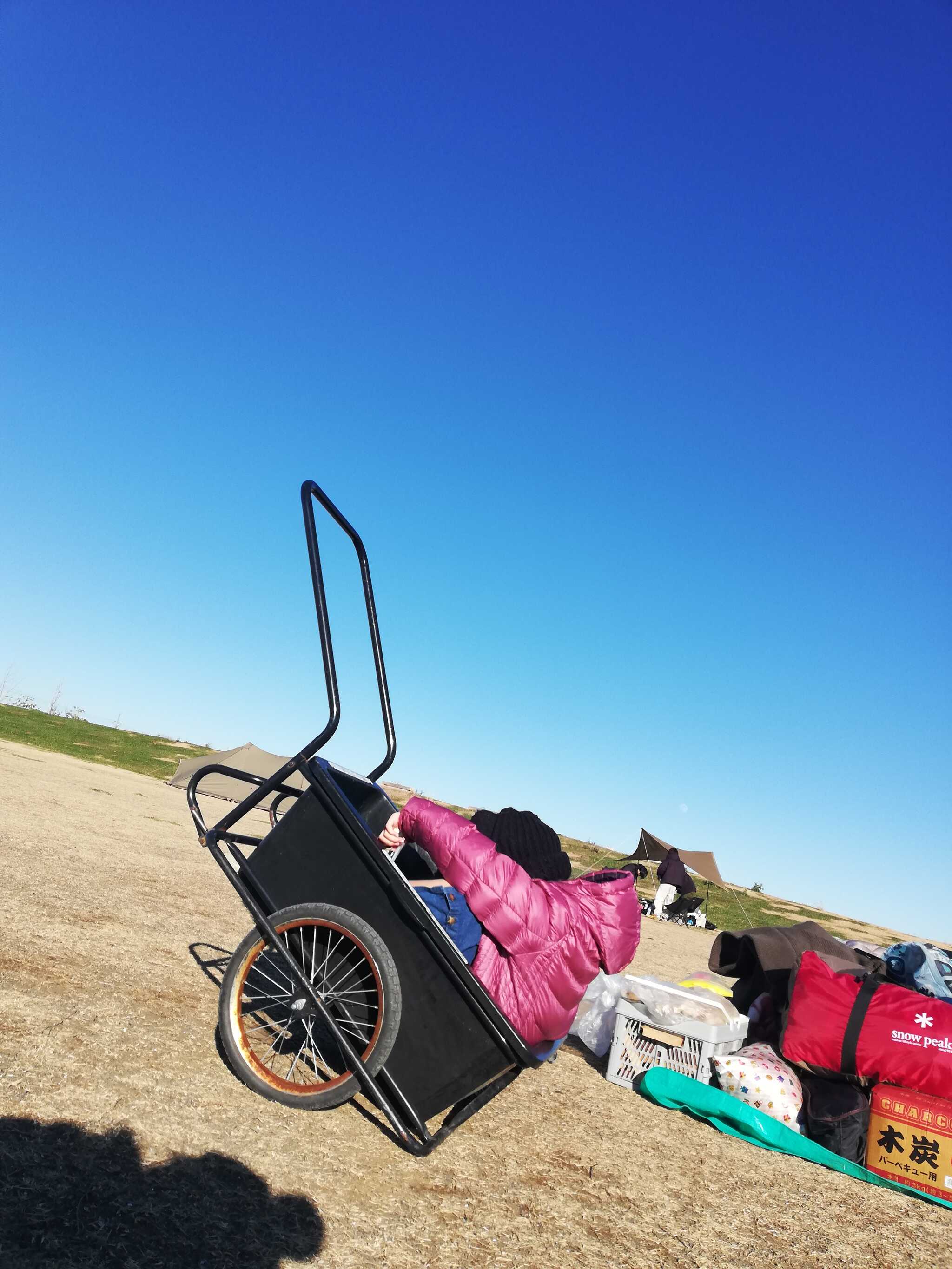 フリーサイトの荷物運び用のカートです