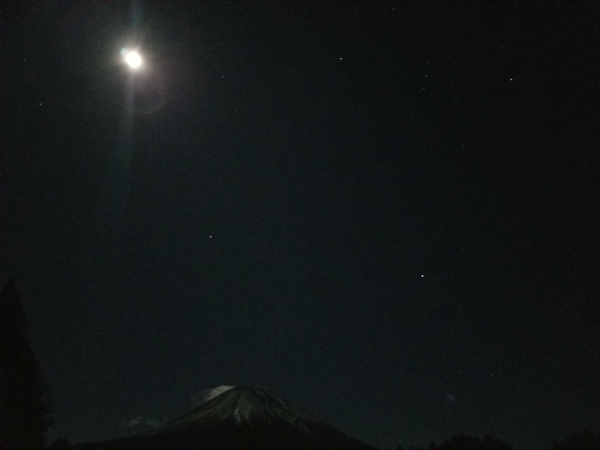 満月の夜の富士山