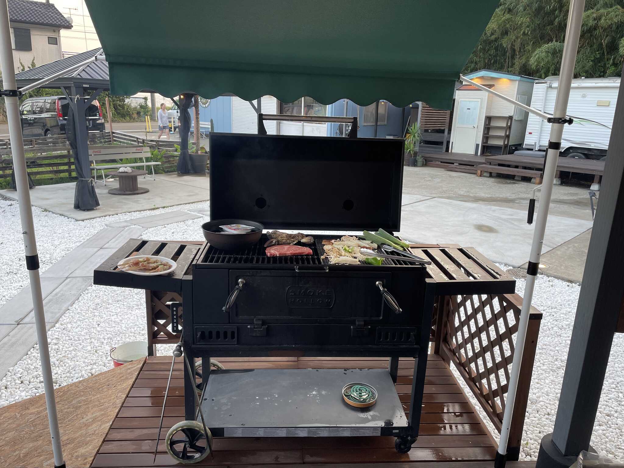 本格派BBQ台。蚊取り線香を置いてくれた。