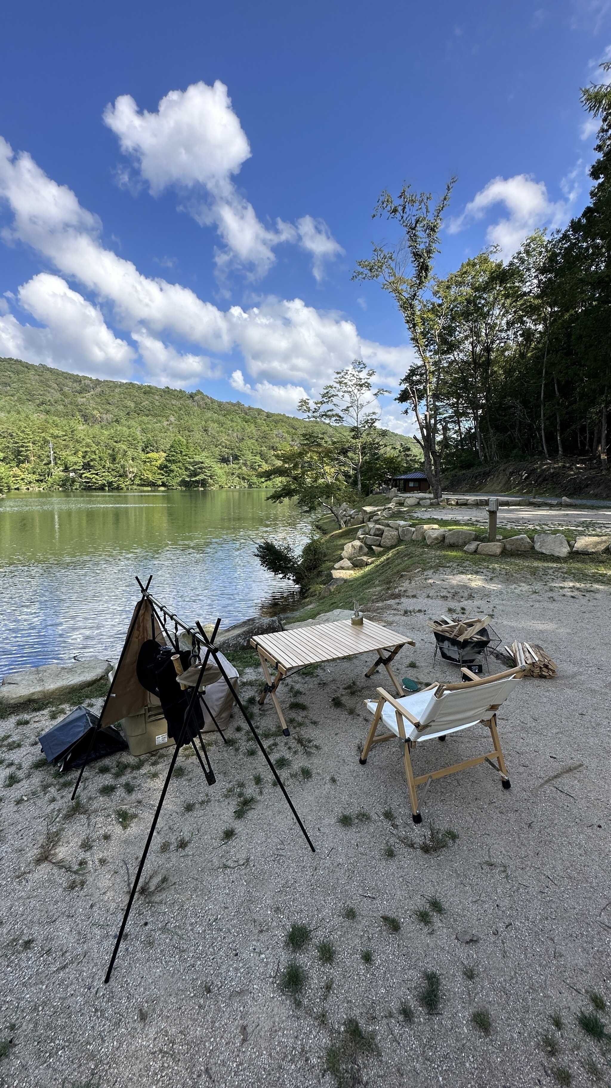 湖畔エリアにてソロキャンプ