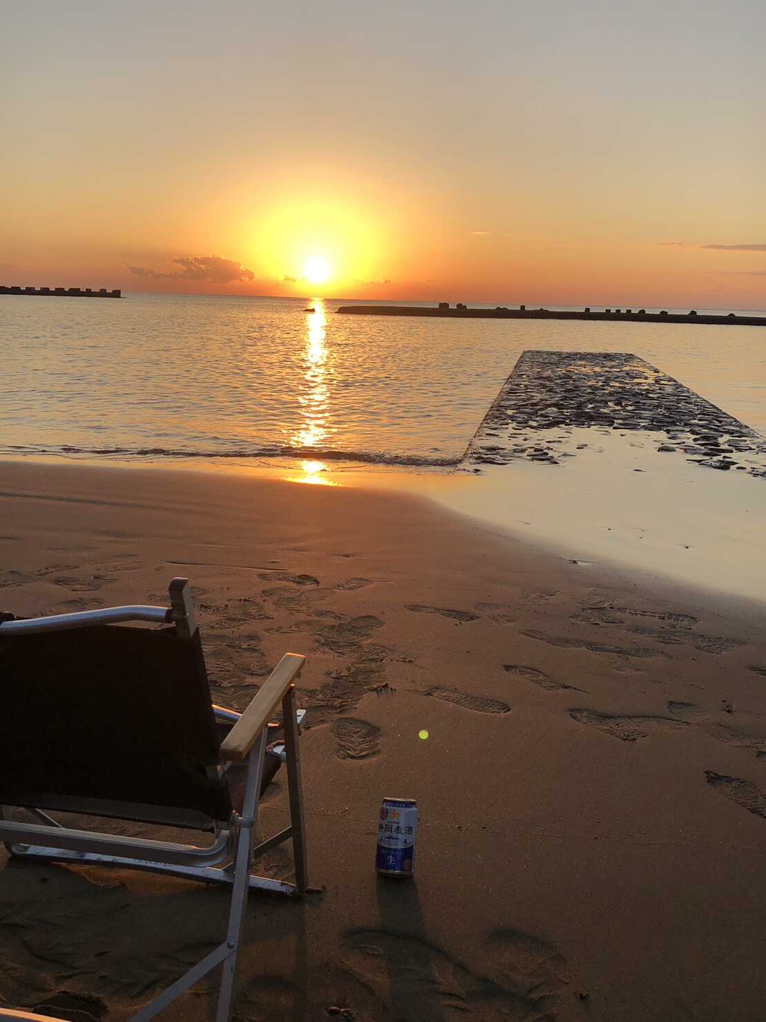 海に沈む夕日が美しい 1