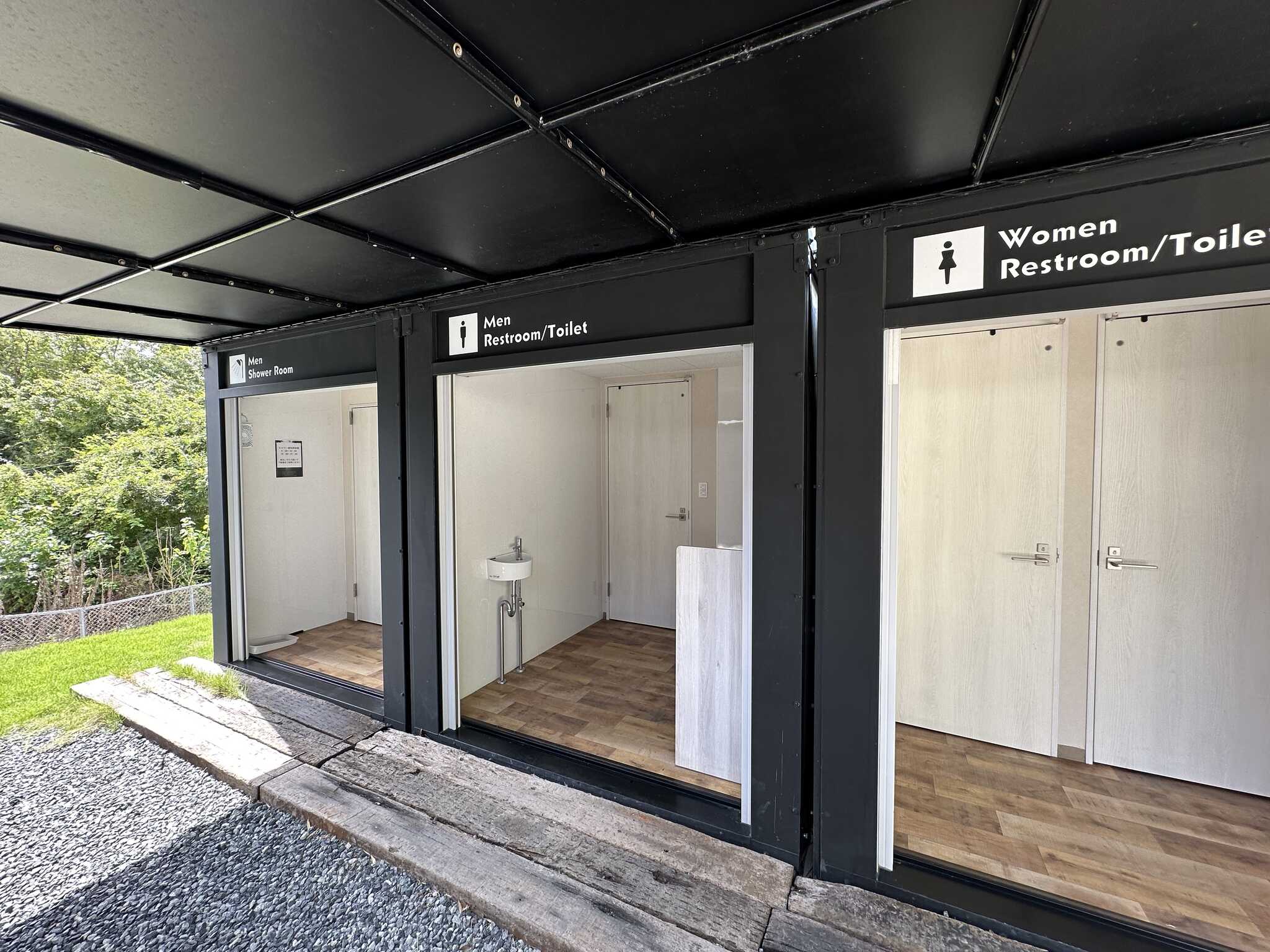 トイレやシャワーも清潔です