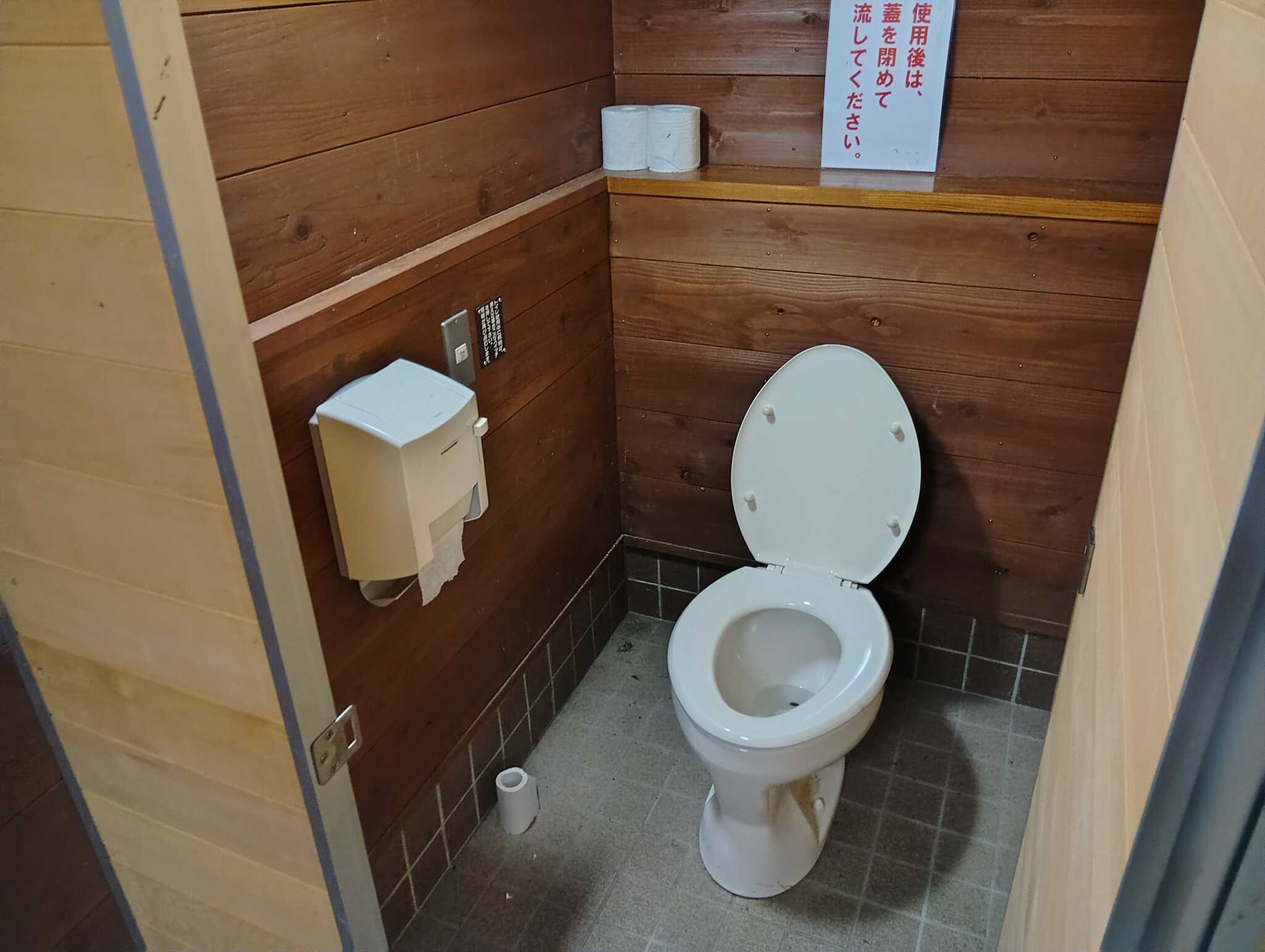 男子トイレ(大) 暖房、浄水なし