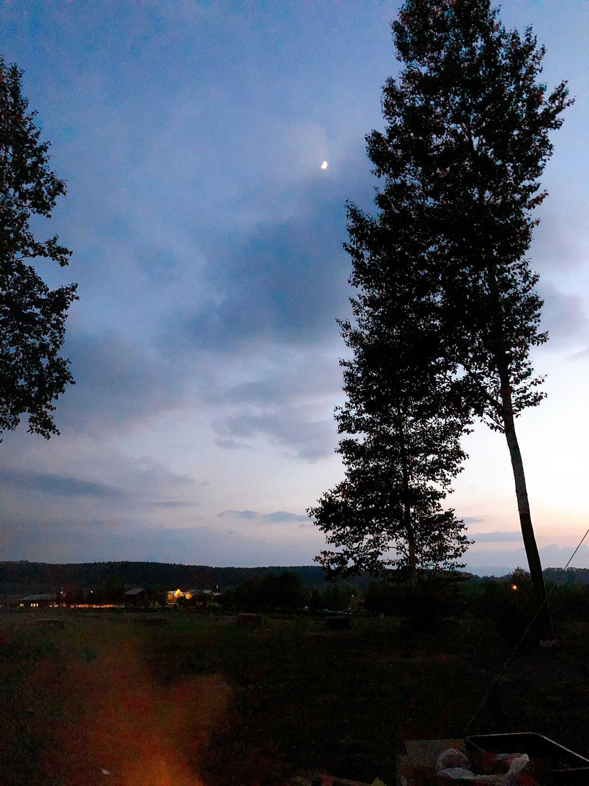夕暮れと夜の間の空の色