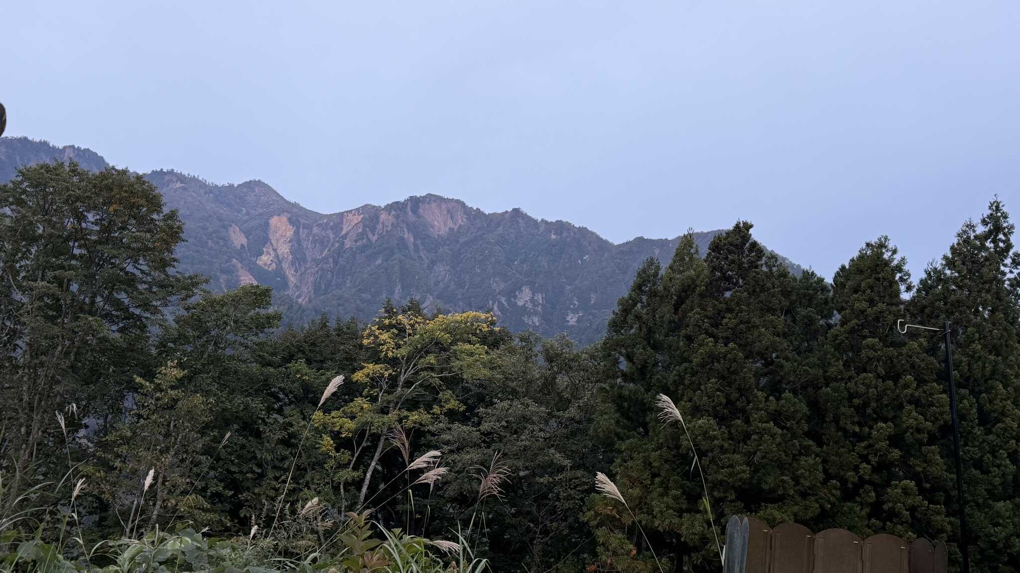朝の鳥甲山