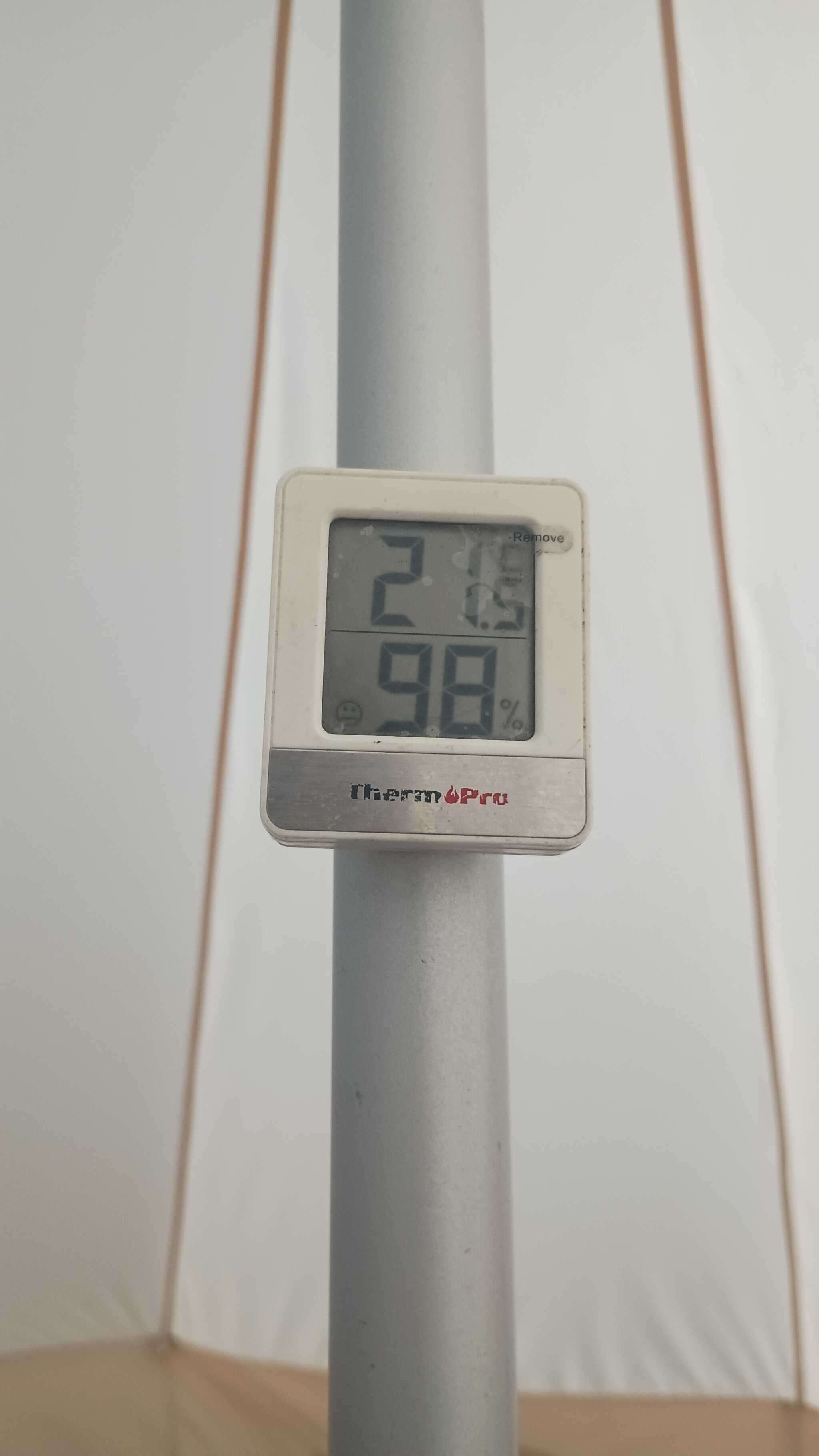 8月ですが朝方は涼しいというか少し肌寒いです。