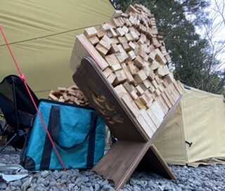 山側は寒いので薪は多めに準備