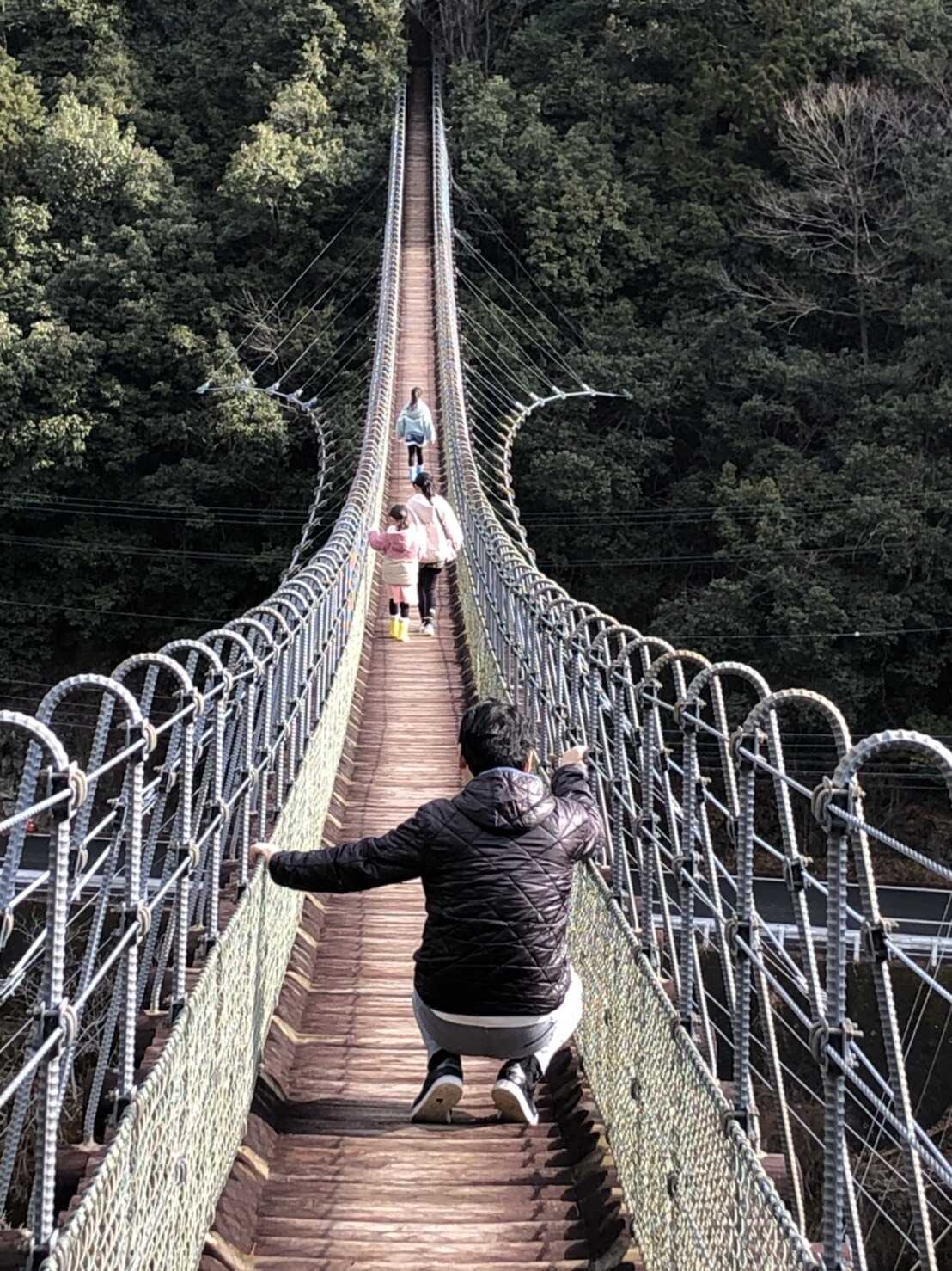 近くの吊橋