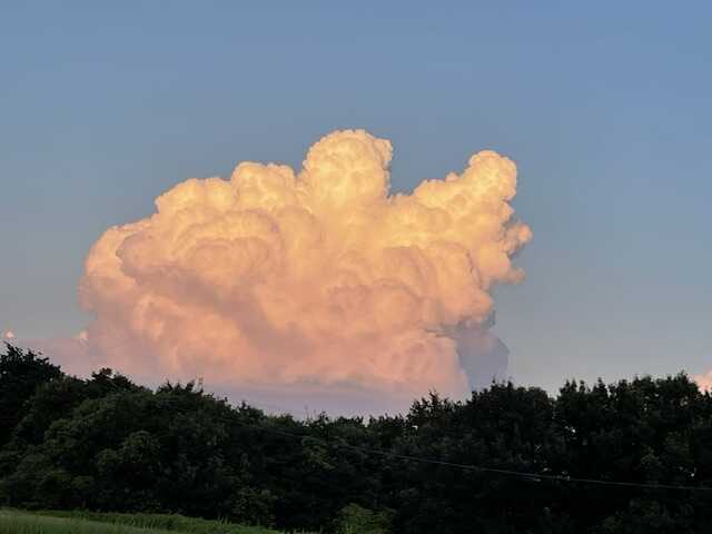 入道雲なら水平に眺めることができます。