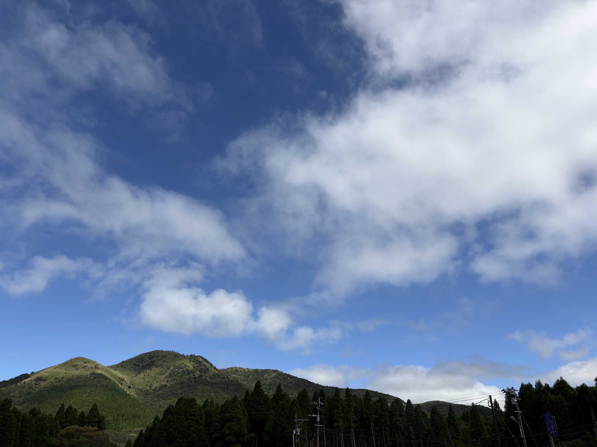振り返ると山がある