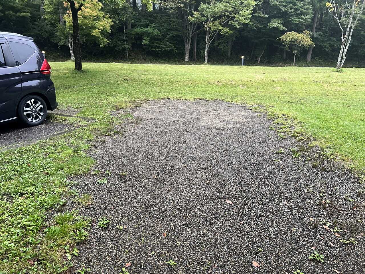玉砂利がしっかり敷き詰められた区画。助かりました。