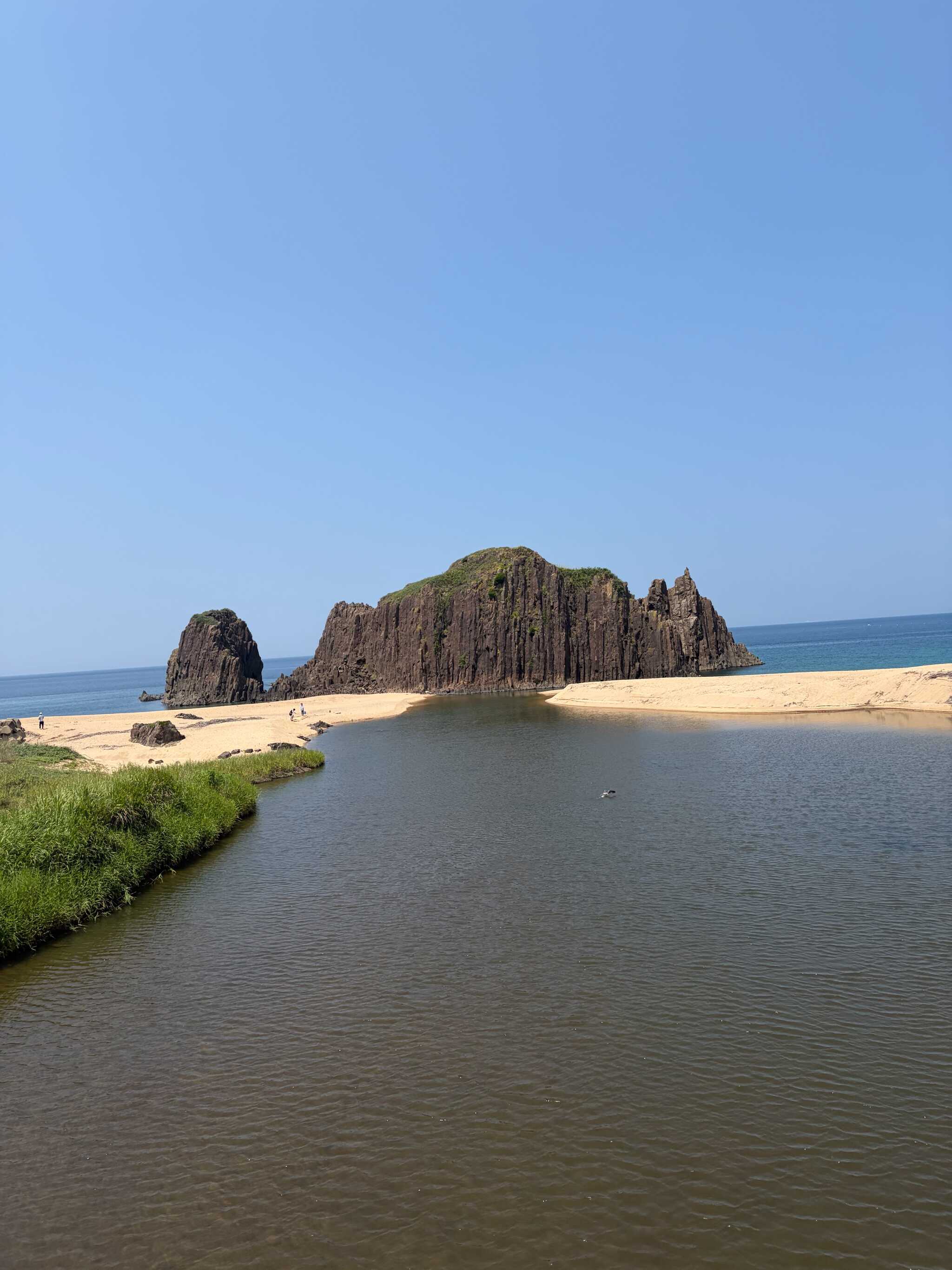 近くの立岩