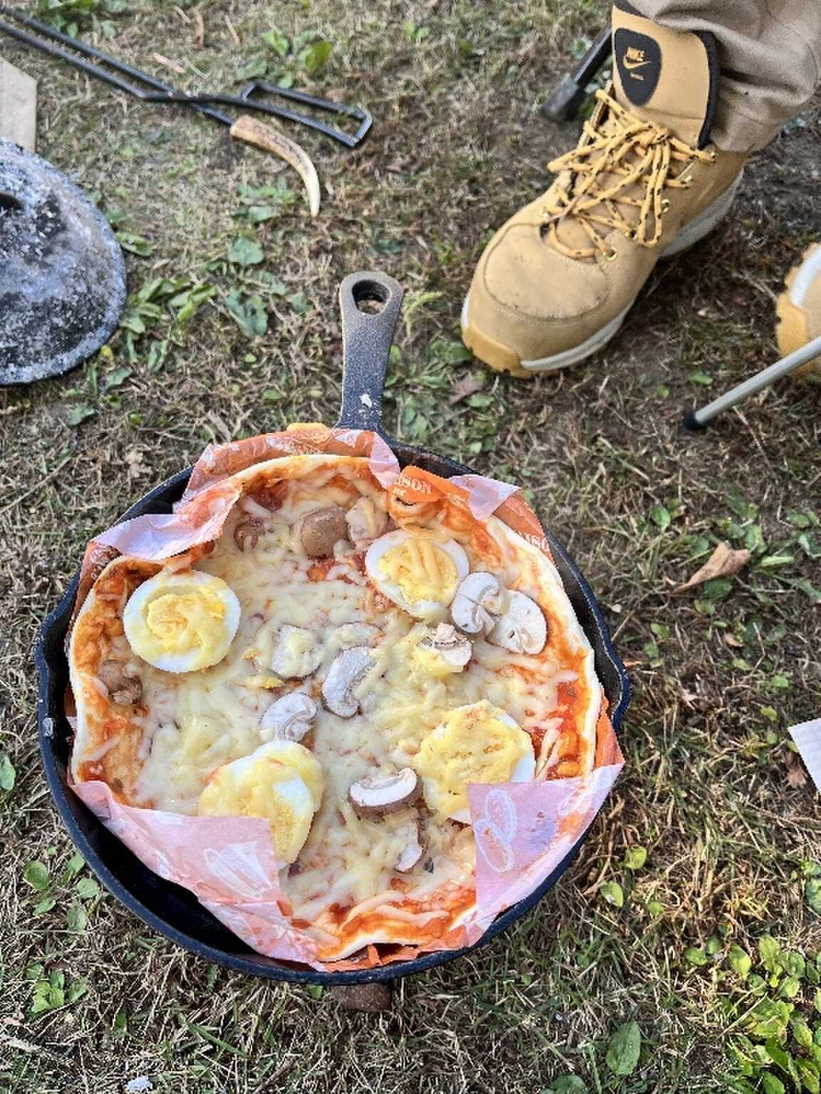 朝食のピザ