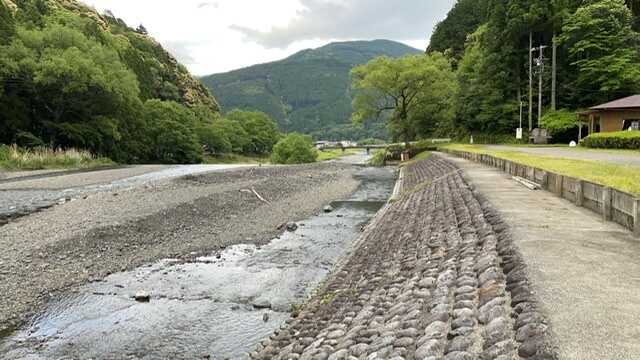 渓流(サイト目の前)
