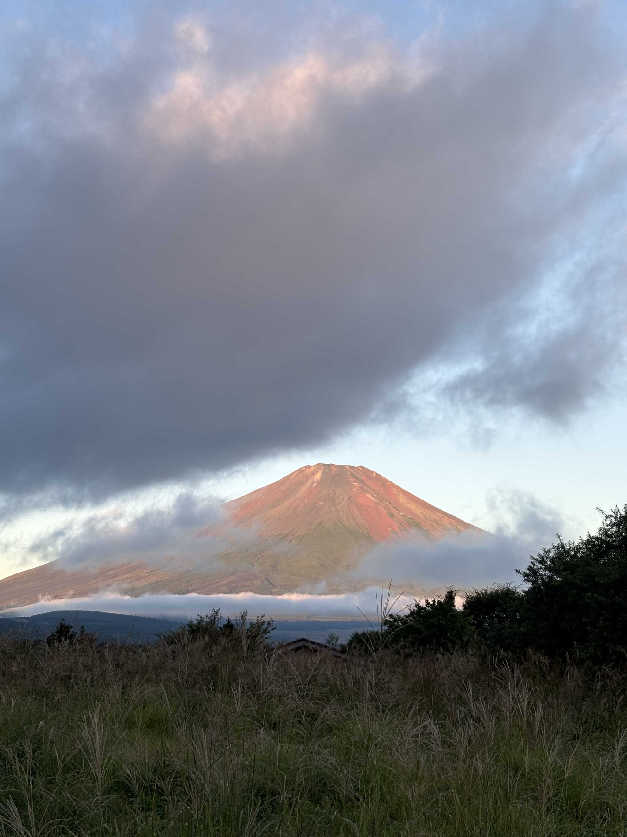 朝焼けの富士山