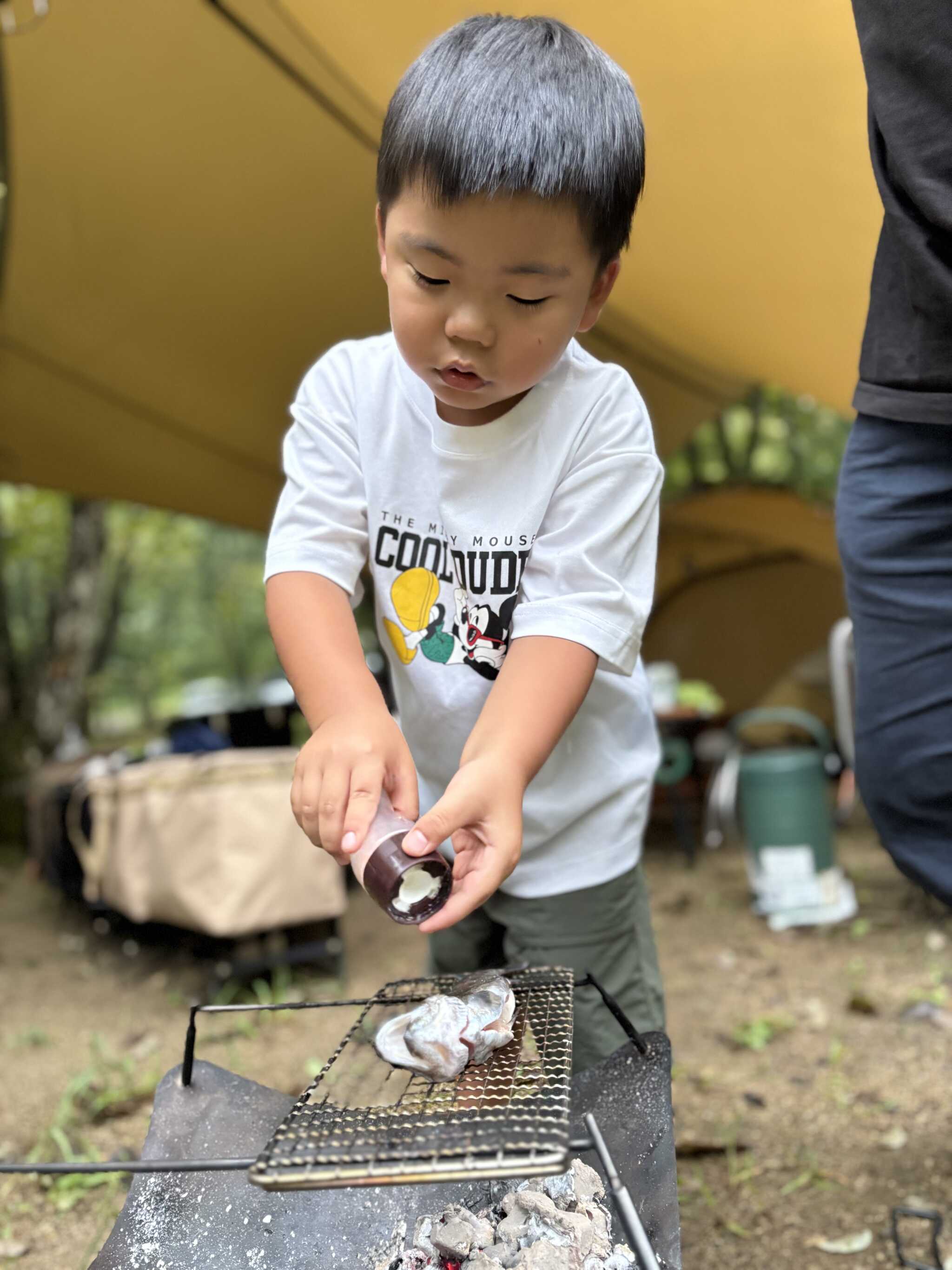 釣ったニジマスを炭焼きで