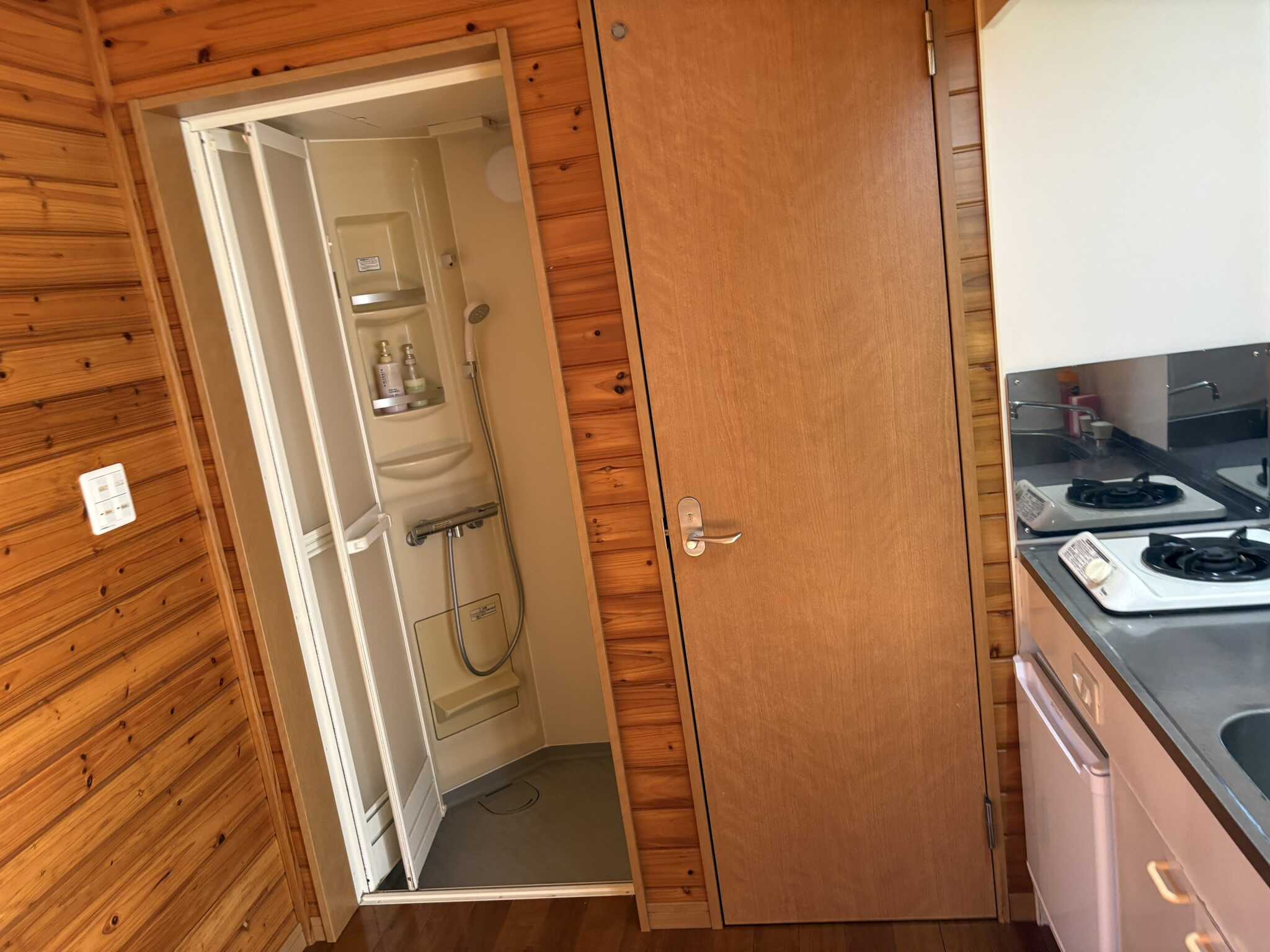 シャワー、トイレ付